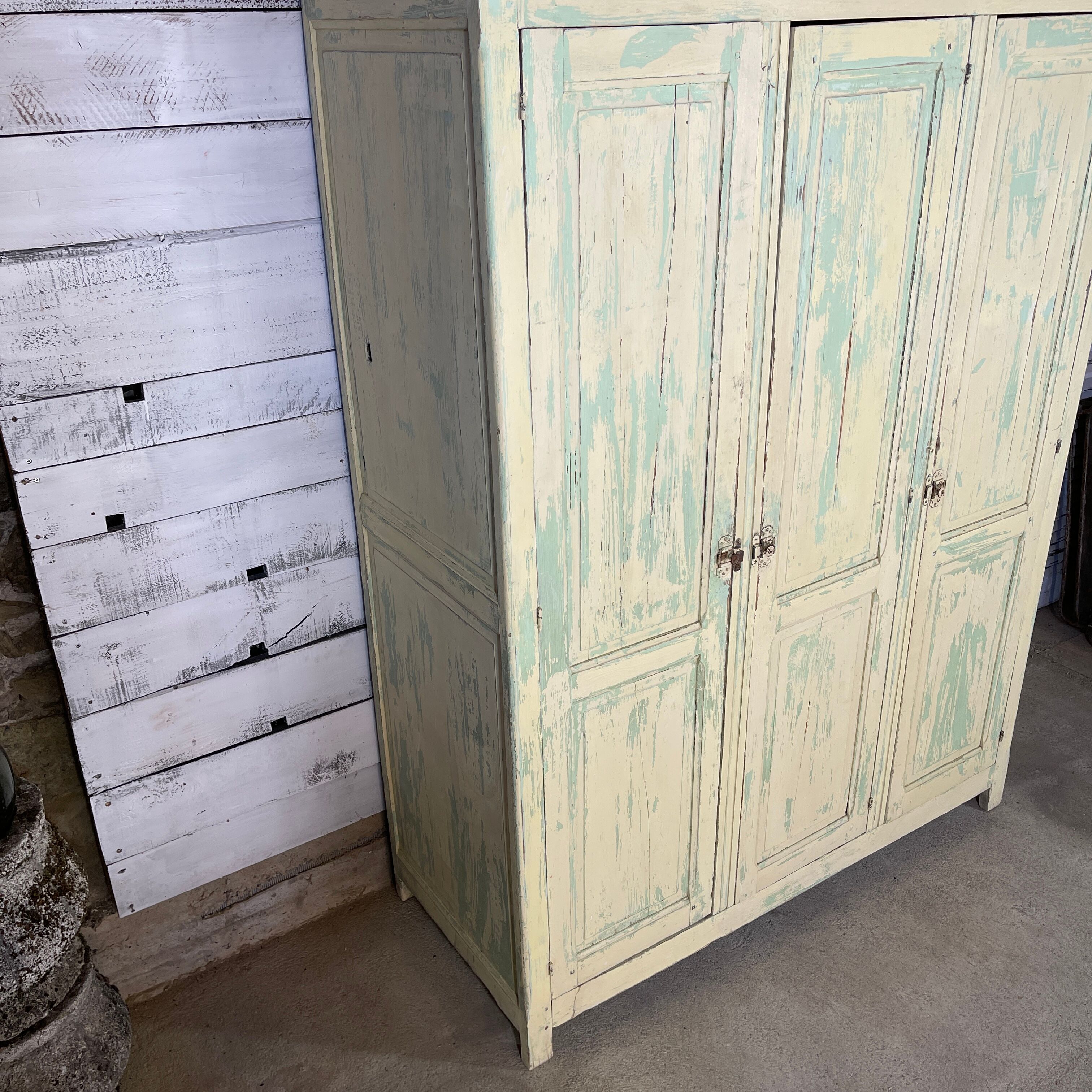 Wooden cloakroom 3 doors