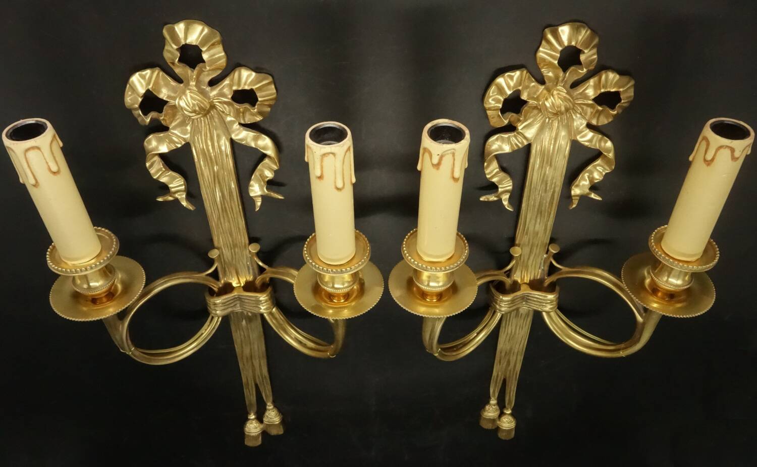 Large pair of wall sconces, bows & hunting horns, Louis XVI style - bronze