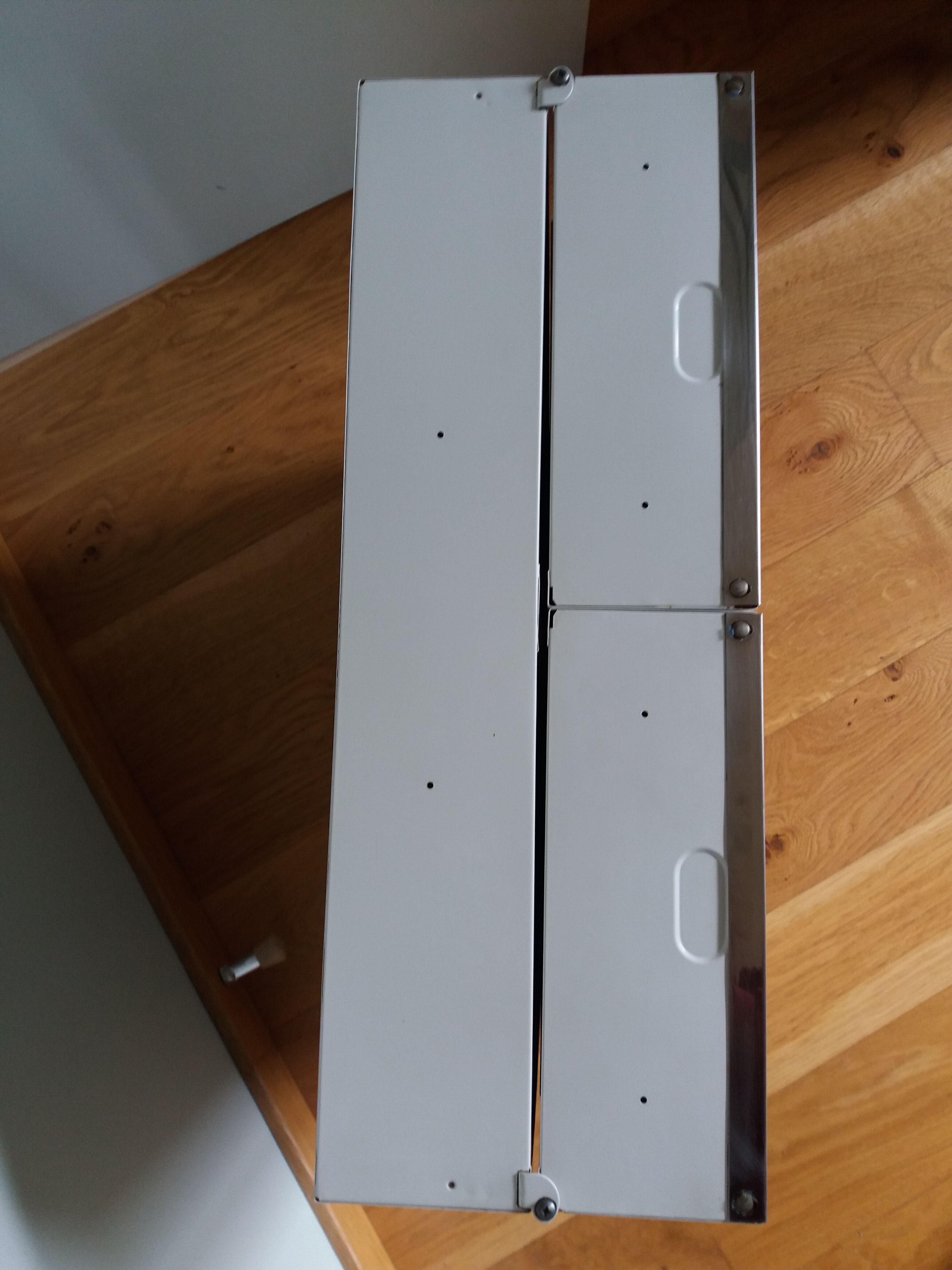 Rossignol medicine cabinet in lacquered metal