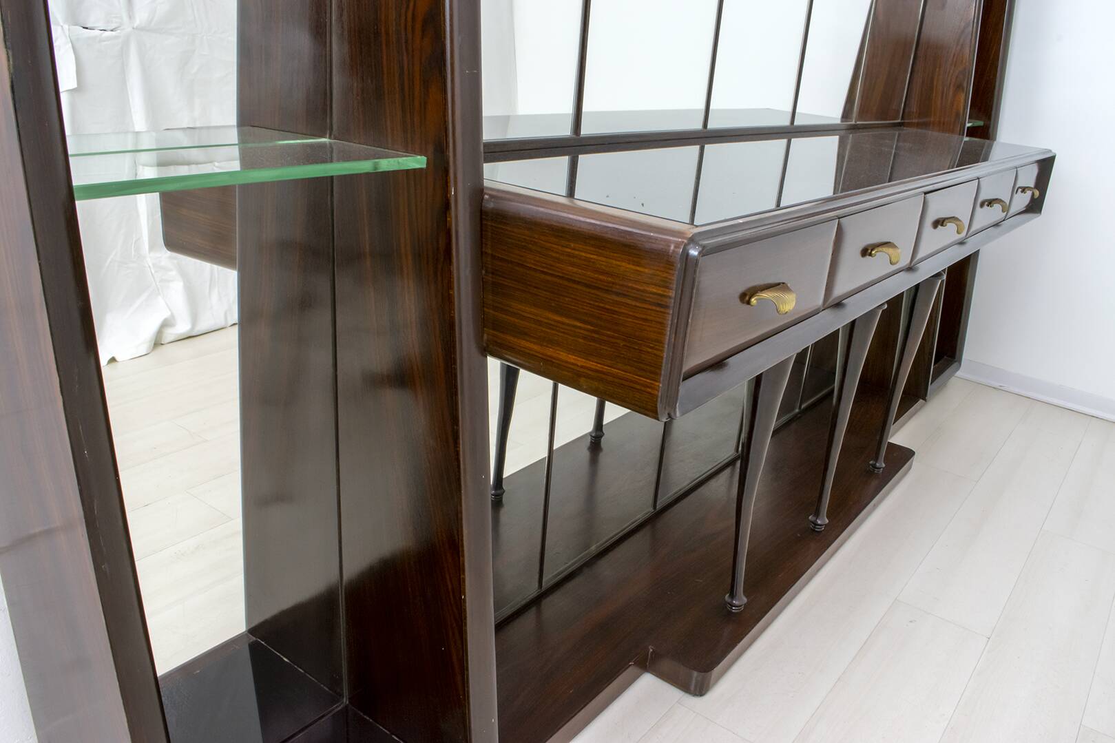 Guglielmo Ulrich Mid-Century Modern Italian Walnut Mirrored Sideboard, 1940