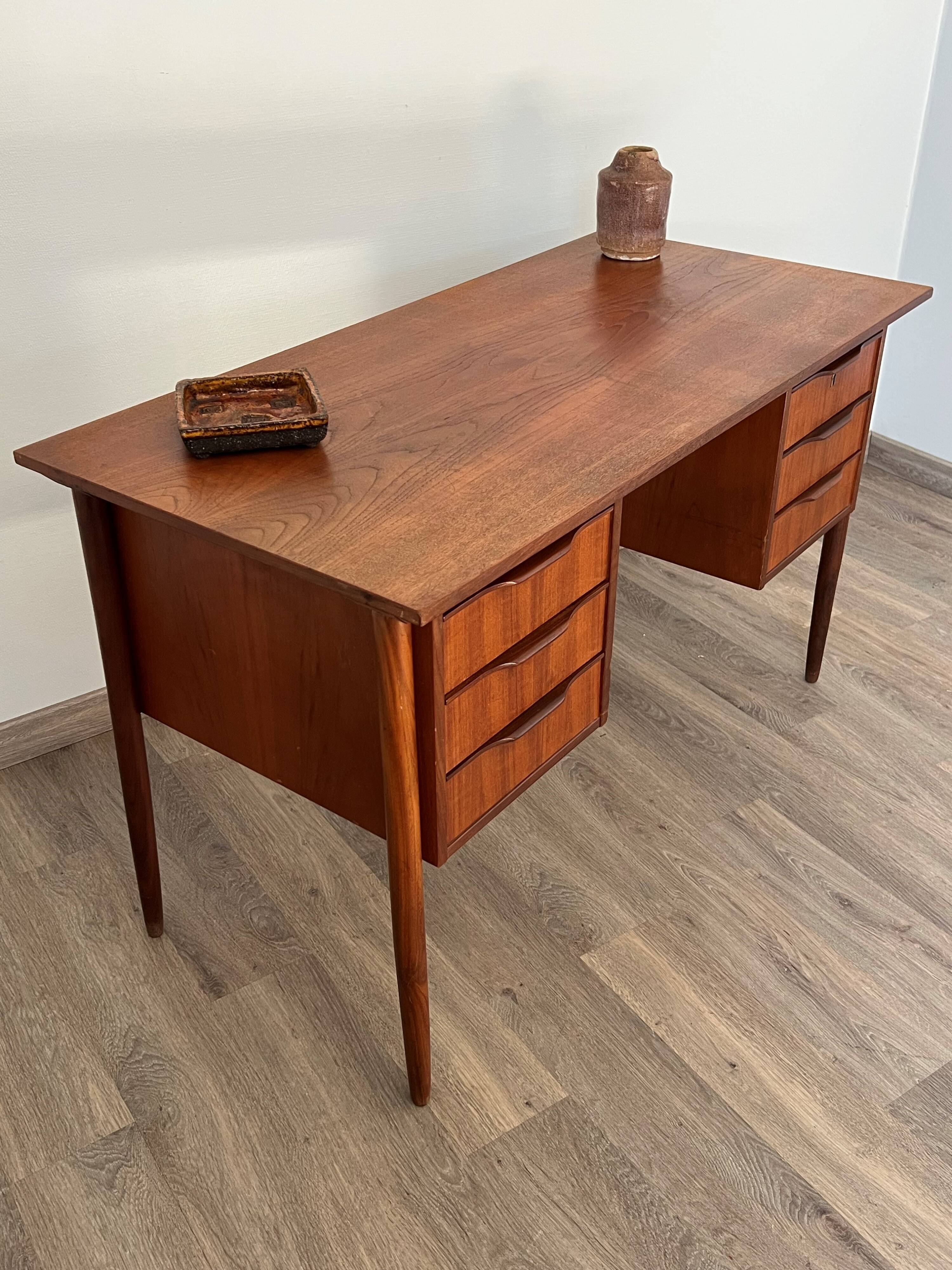 Scandinavian desk with 6 drawers from the 50s/60s