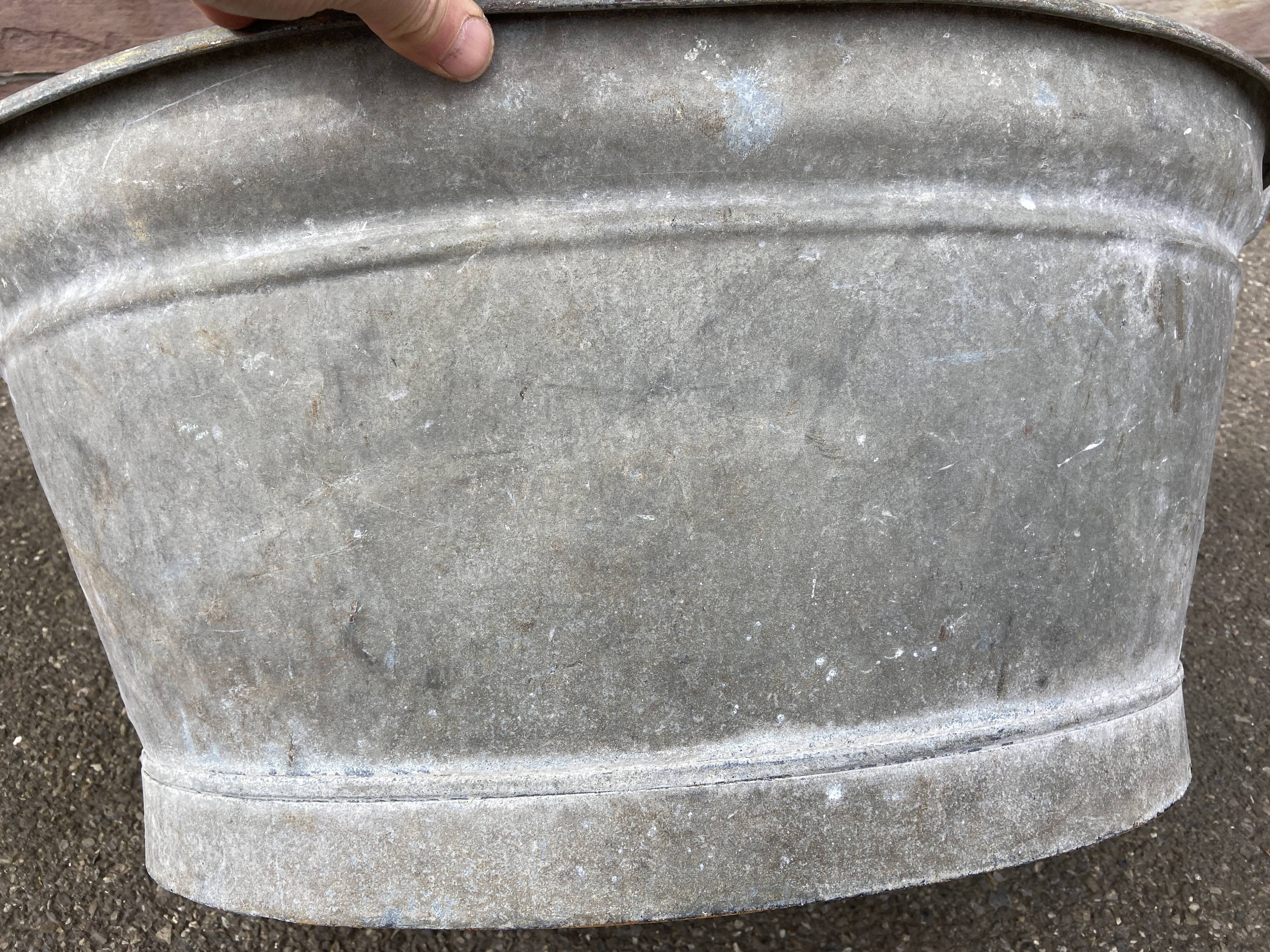 Very large vintage zinc basin 70 liters