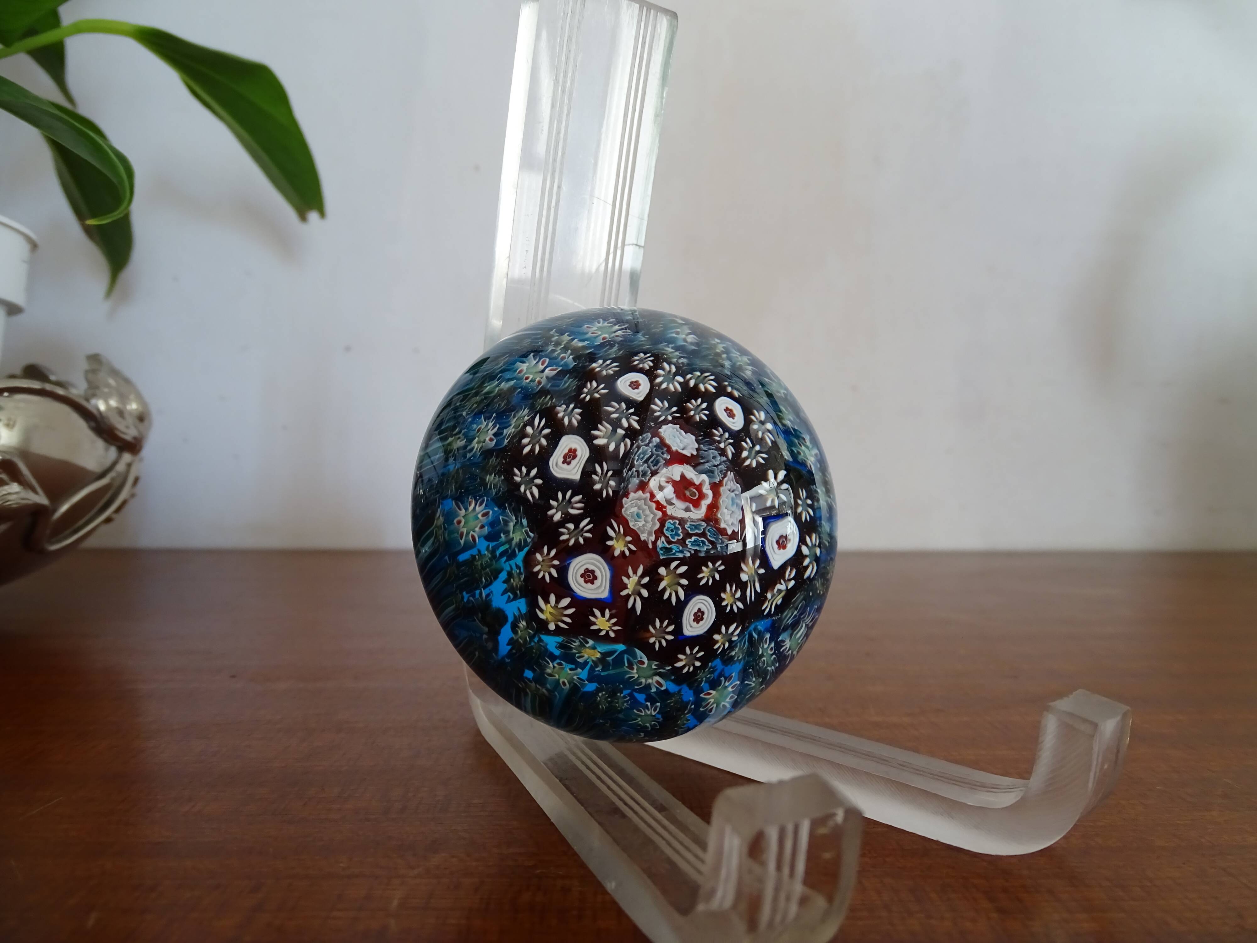 Millefiori Murano paperweight - Blue background - Ø 6,5 cm