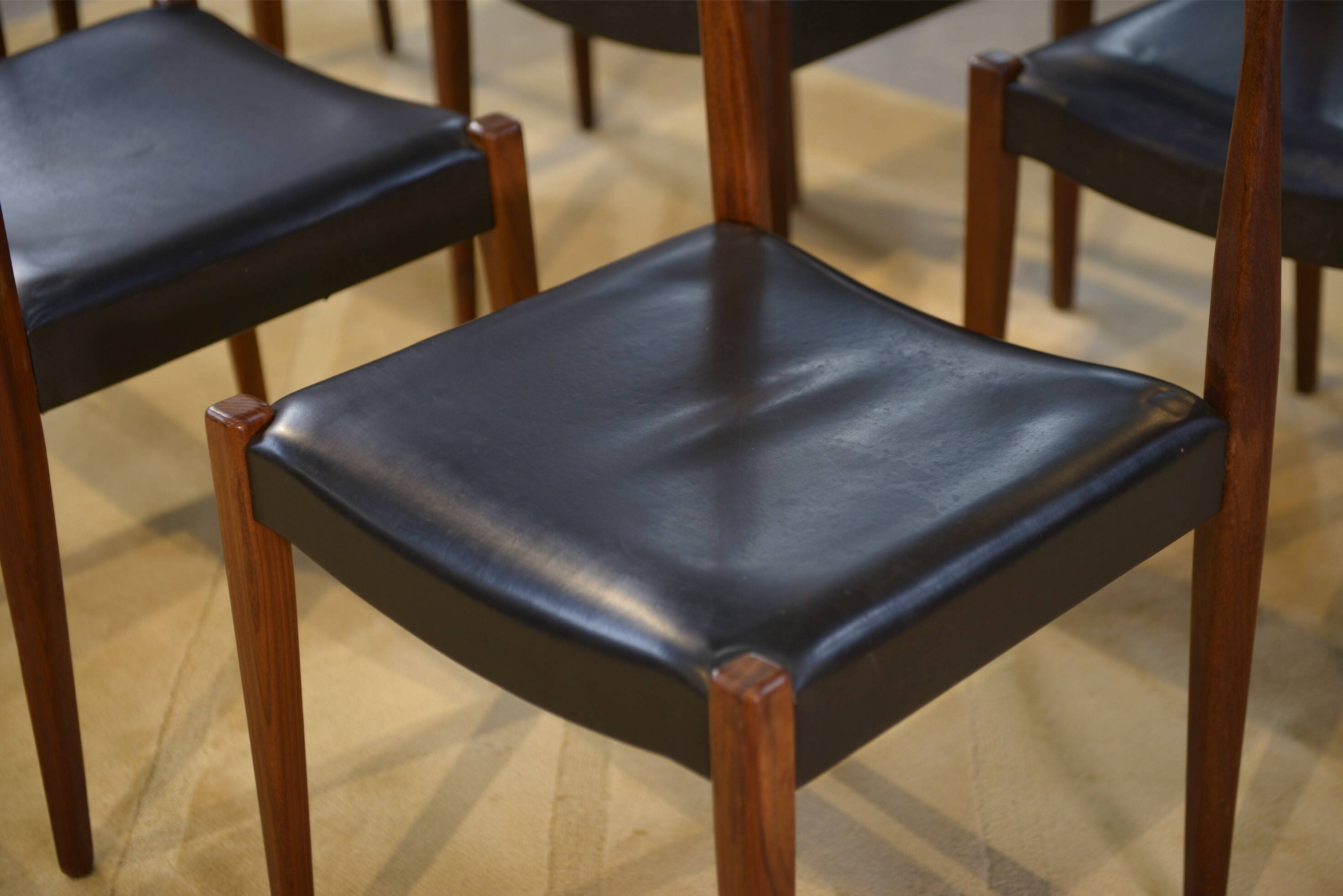 Ensemble de 6 chaises scandinaves en teck par Niels Otto Moller Danemark 1960’s