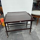 Rolling service with removable tray
