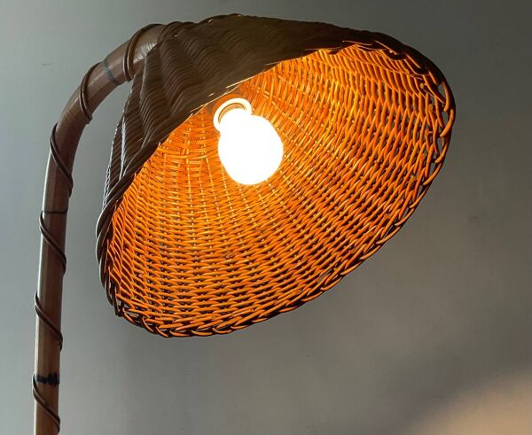 Lampadaire louis Sognot des années 50 en rotin