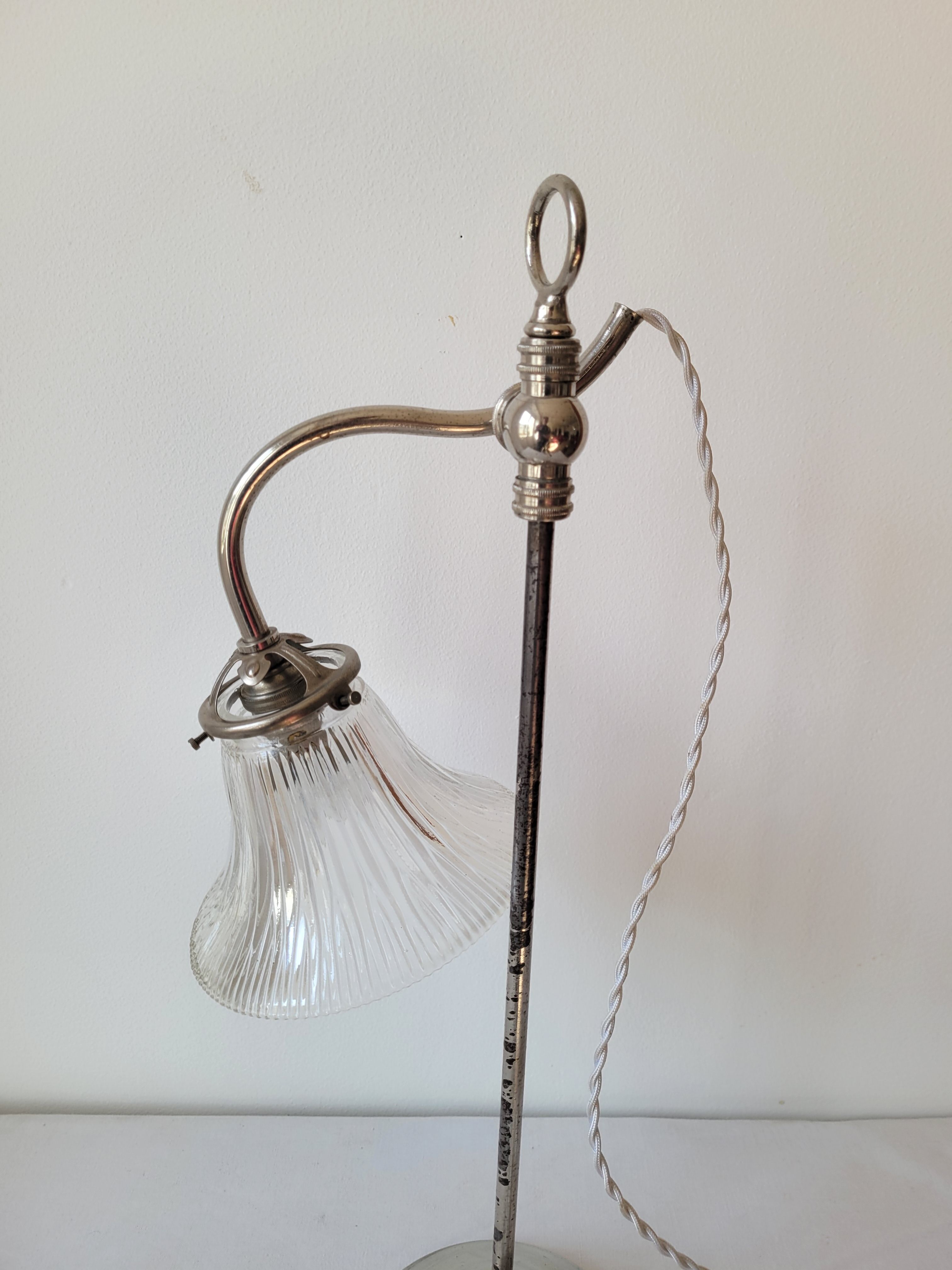 Lampe de bureau à bras orientable Holphane