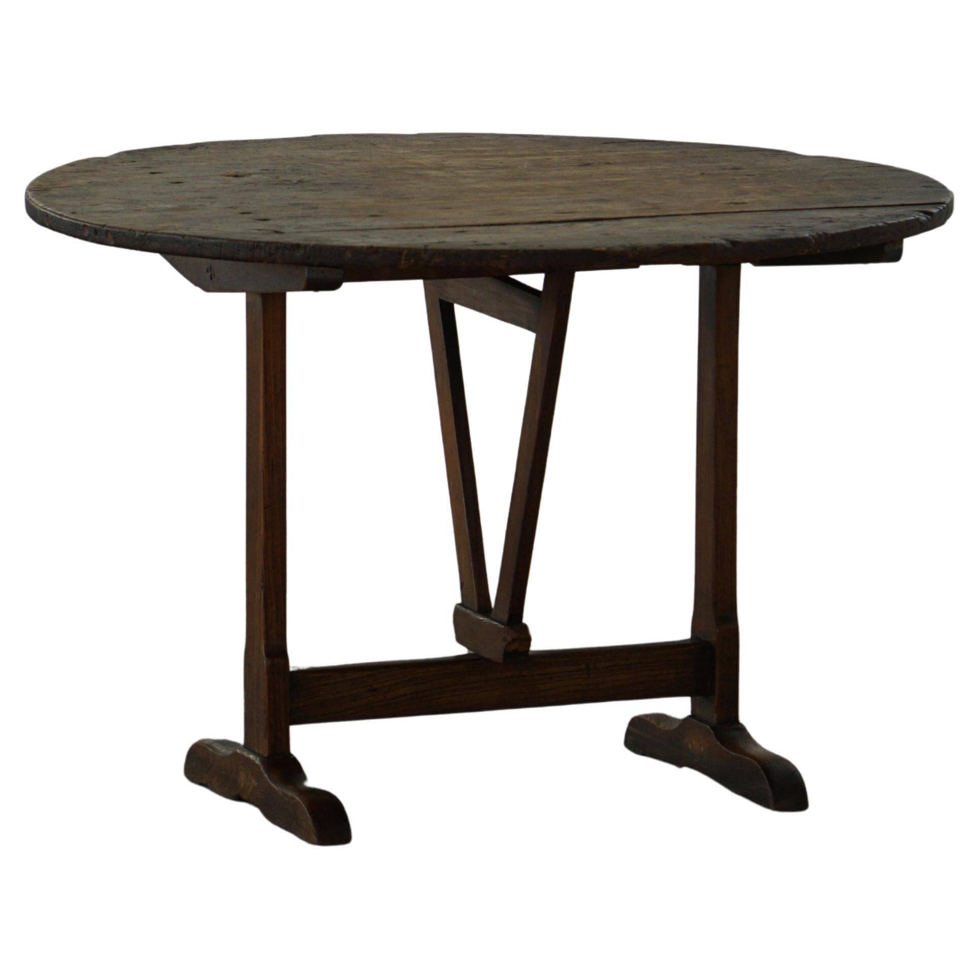 Round table with a tilting top from a 19th-century provincial French winemaker in oak.