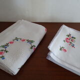 Openwork tablecloth and 8 assorted napkins 230 x 165