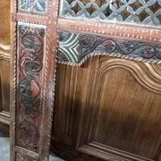 Old façade or decorative frame in carved wood, of Indian origin.