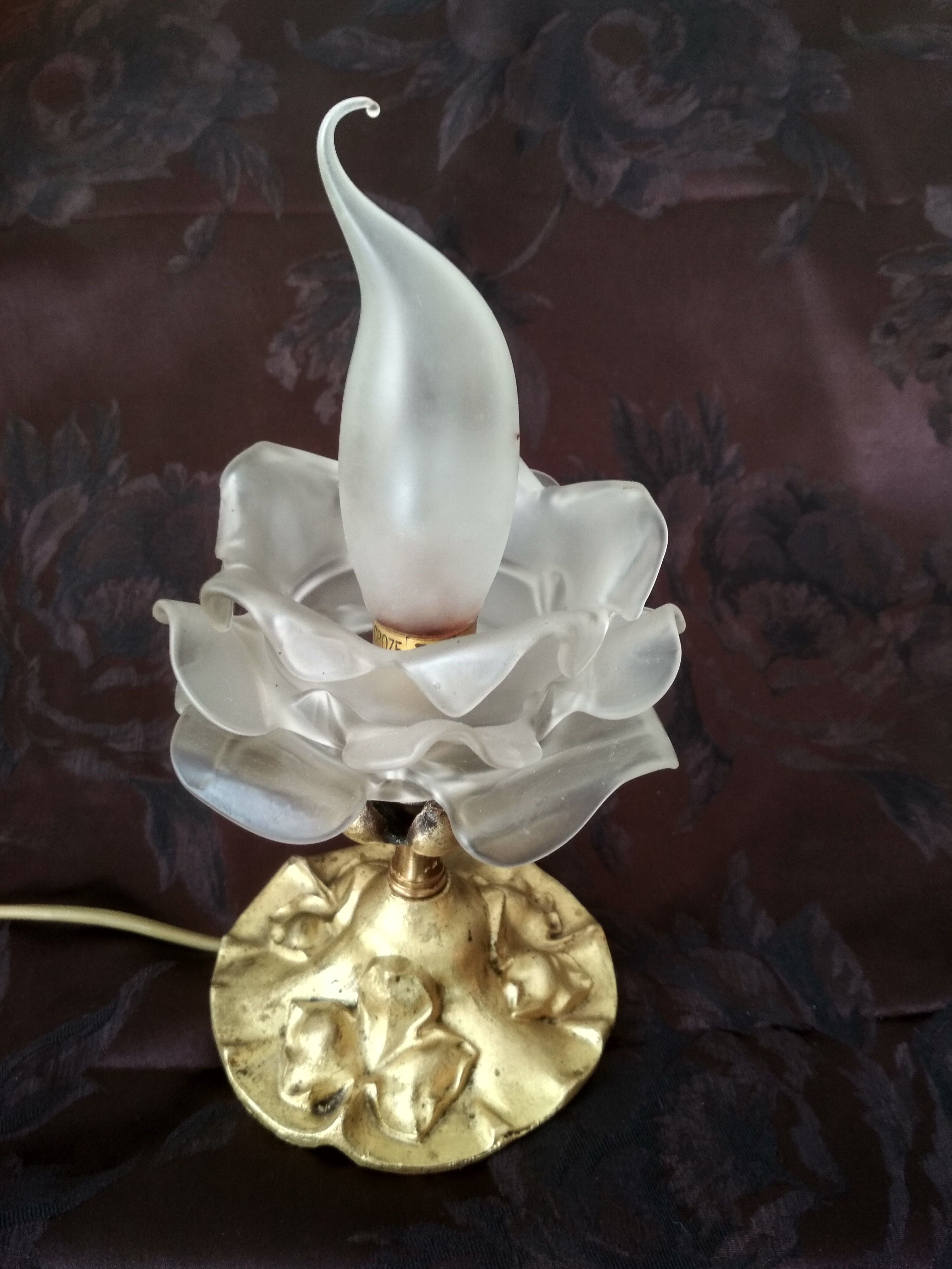 Art nouveau lamp in gilded bronze with glass tulip