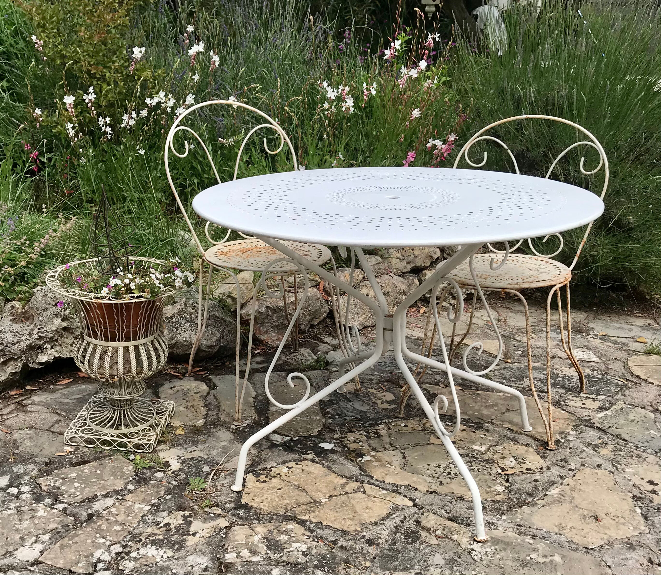 Wrought iron garden table 60s