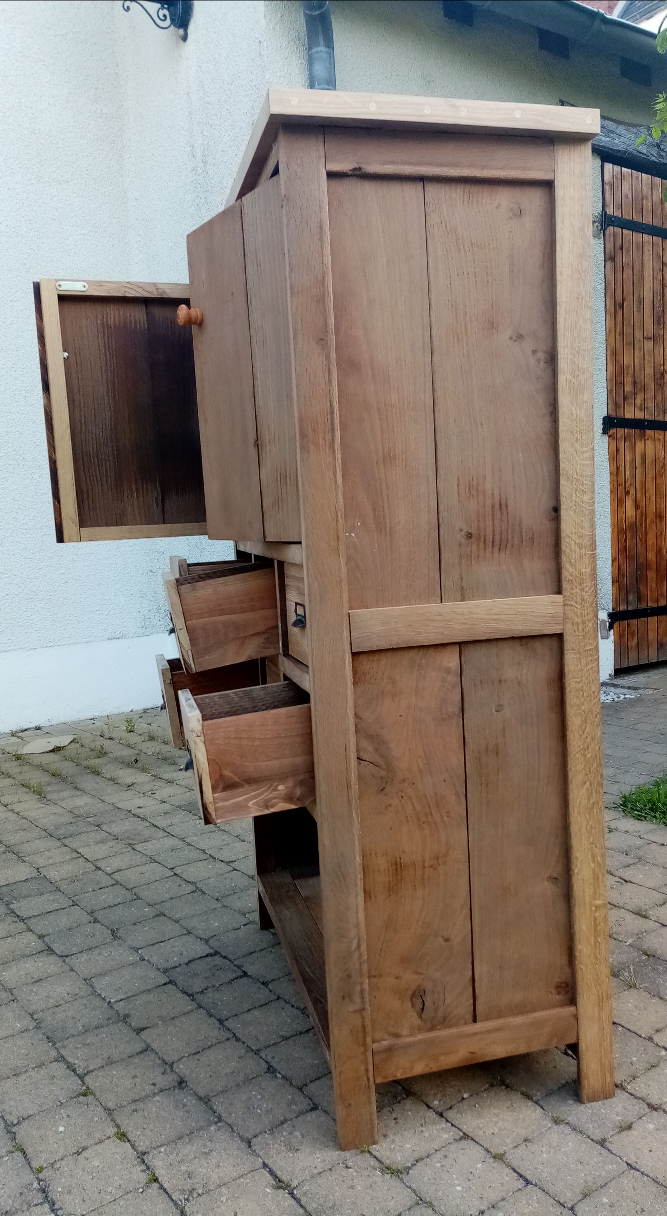 Storage cabinet