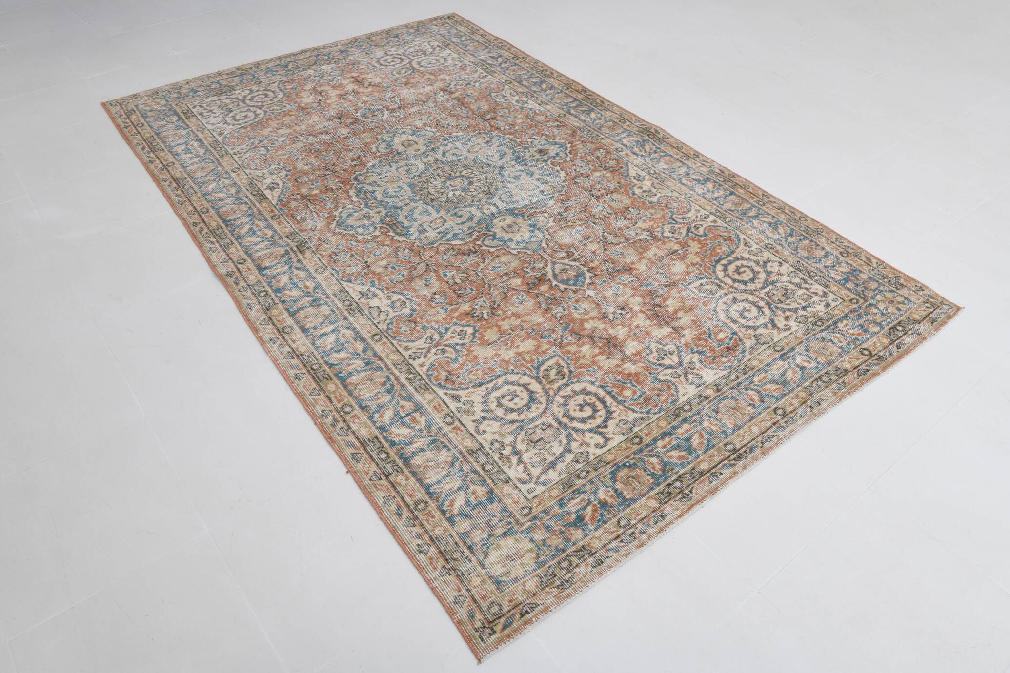 Tapis Persan Ancien – Fait Main Vintage à Médaillon, Tons Bleu et Brique