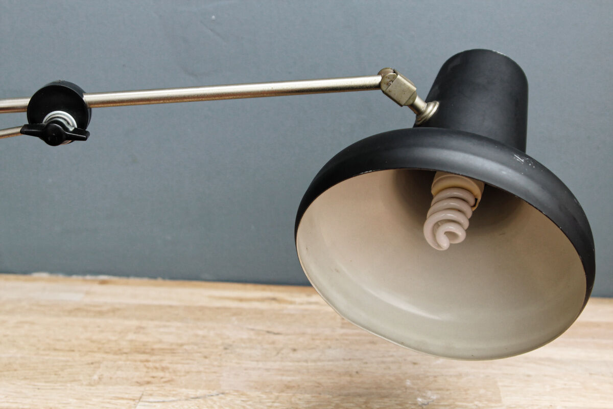 Articulated architect's lamp