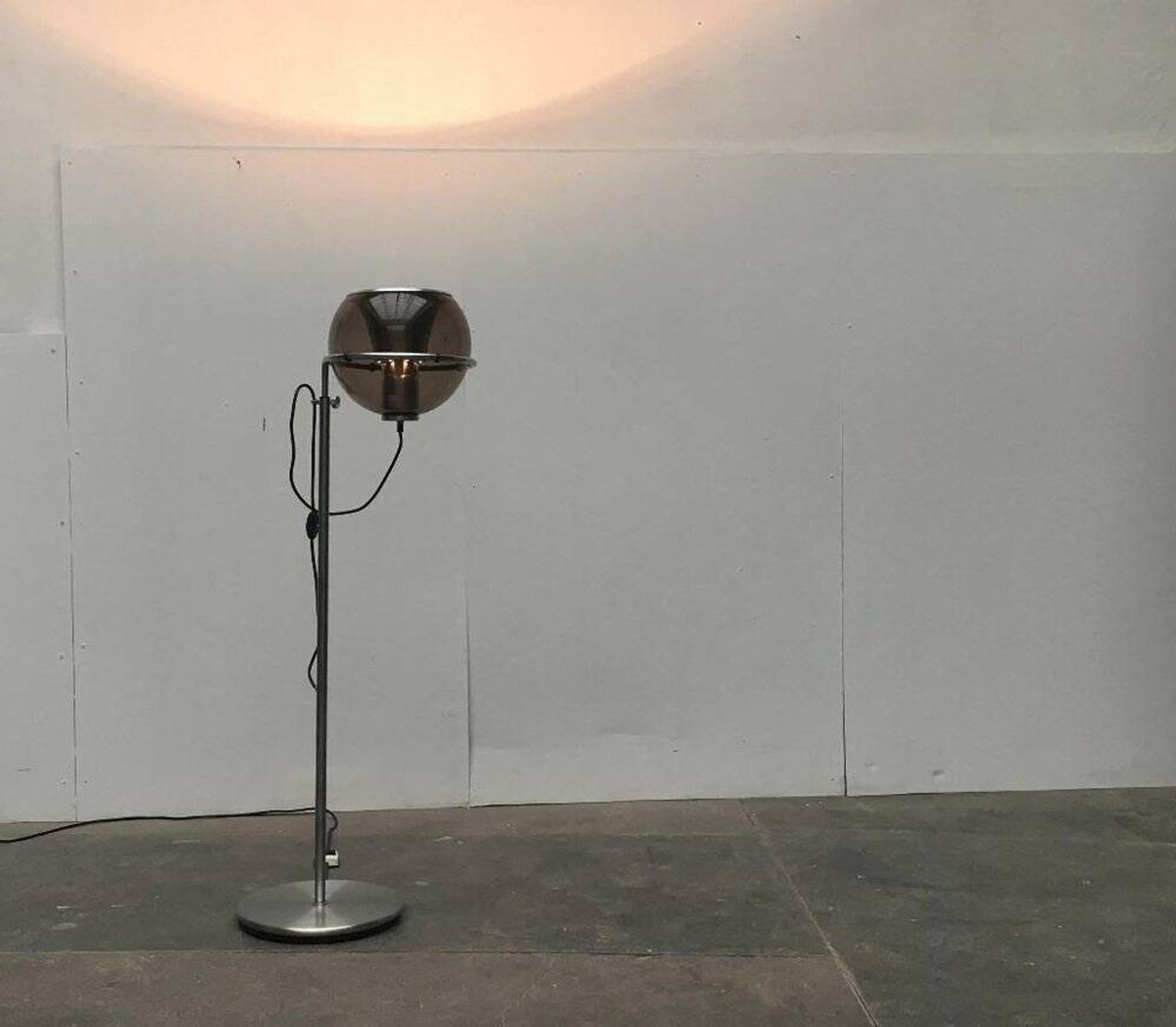 Lampe sur pied boule de l'espace moyen siècle néerlandais de Gepo, années 1960