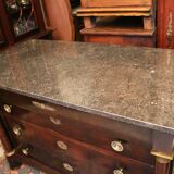 Commodity with mahogany detached columns and Empire gilded bronze ornaments