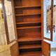 Bibliothèque vitrée en merisier