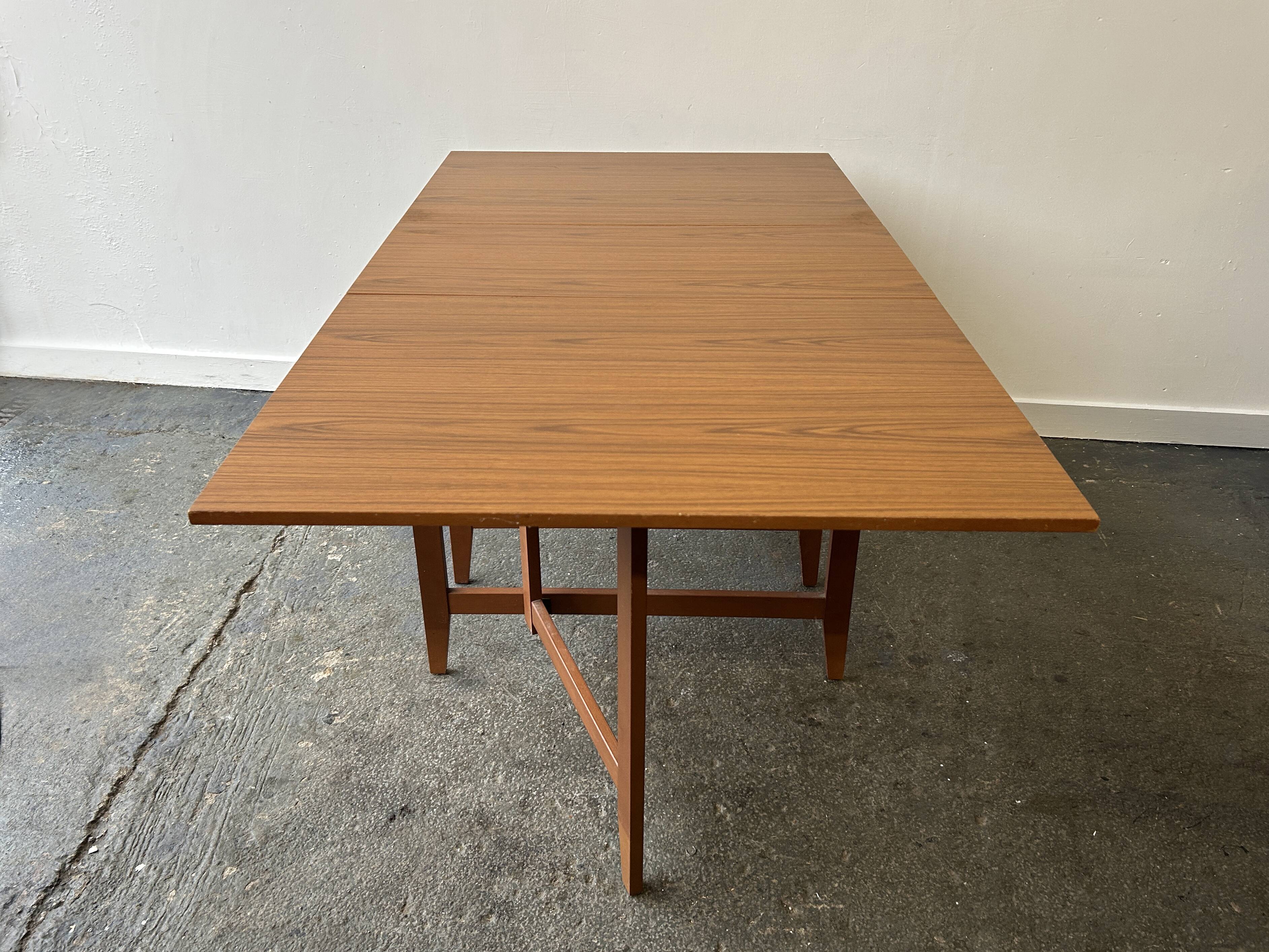 Table à manger extensible Mid-Century Modern des années 1960 par Schrieber Furniture