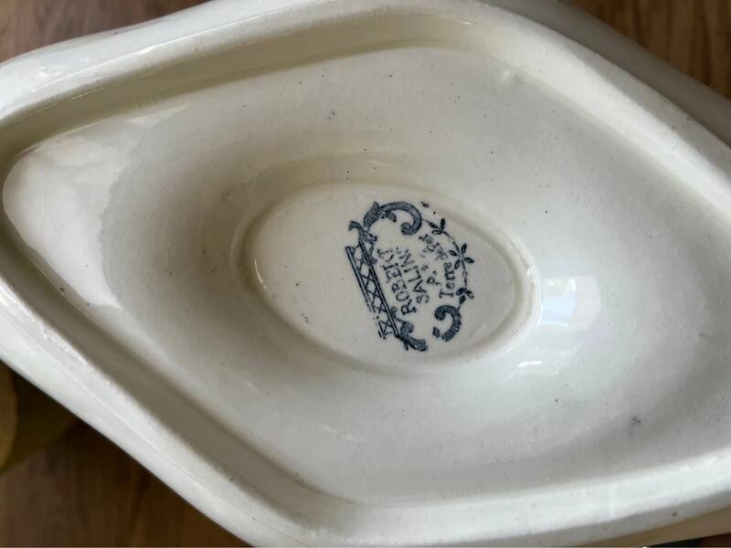 Sauceboat and old earthenware dish Salins - Terre de fer