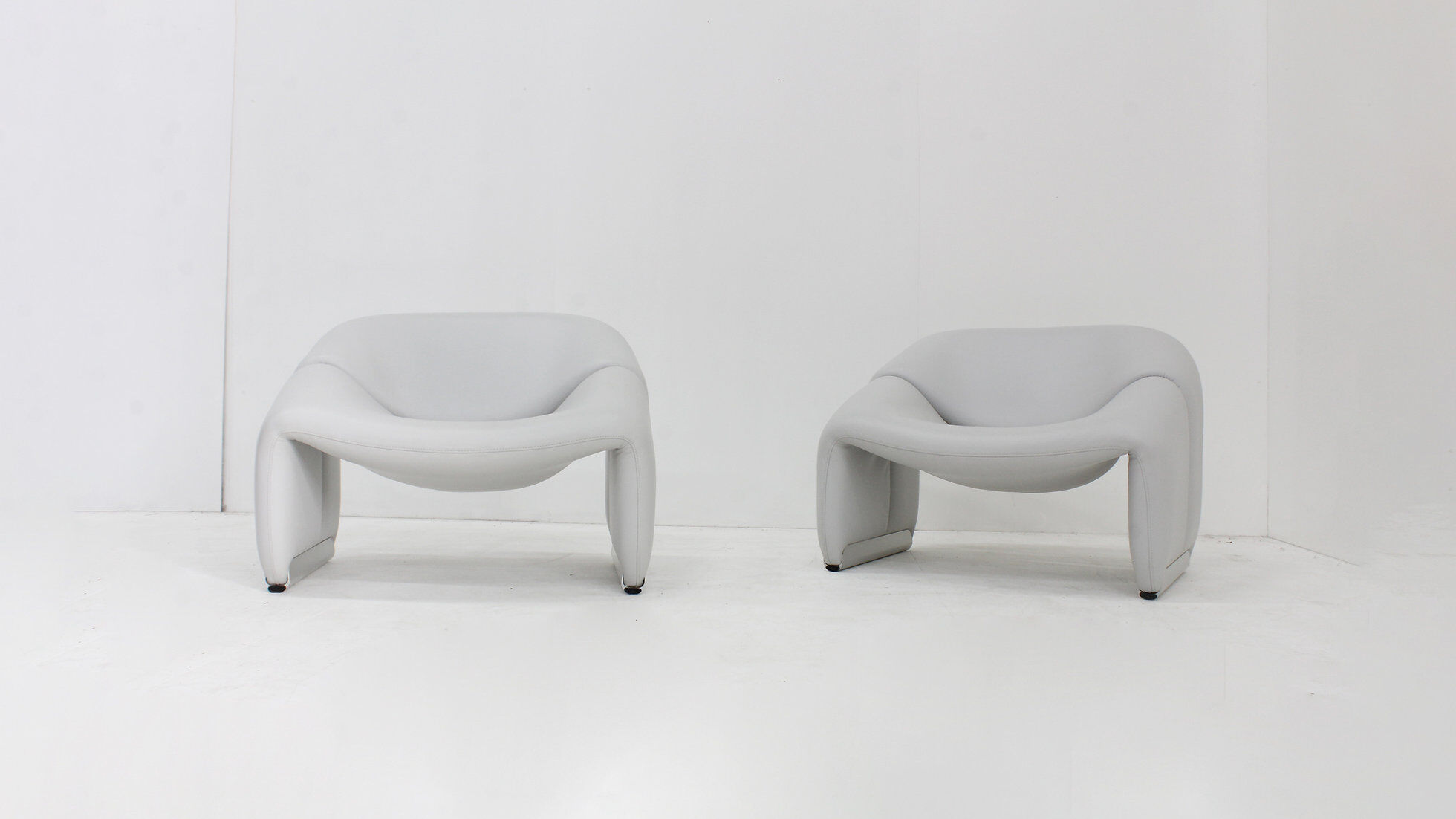 Set of 2 Artifort Groovy M chairs F598 Pierre Paulin in leather