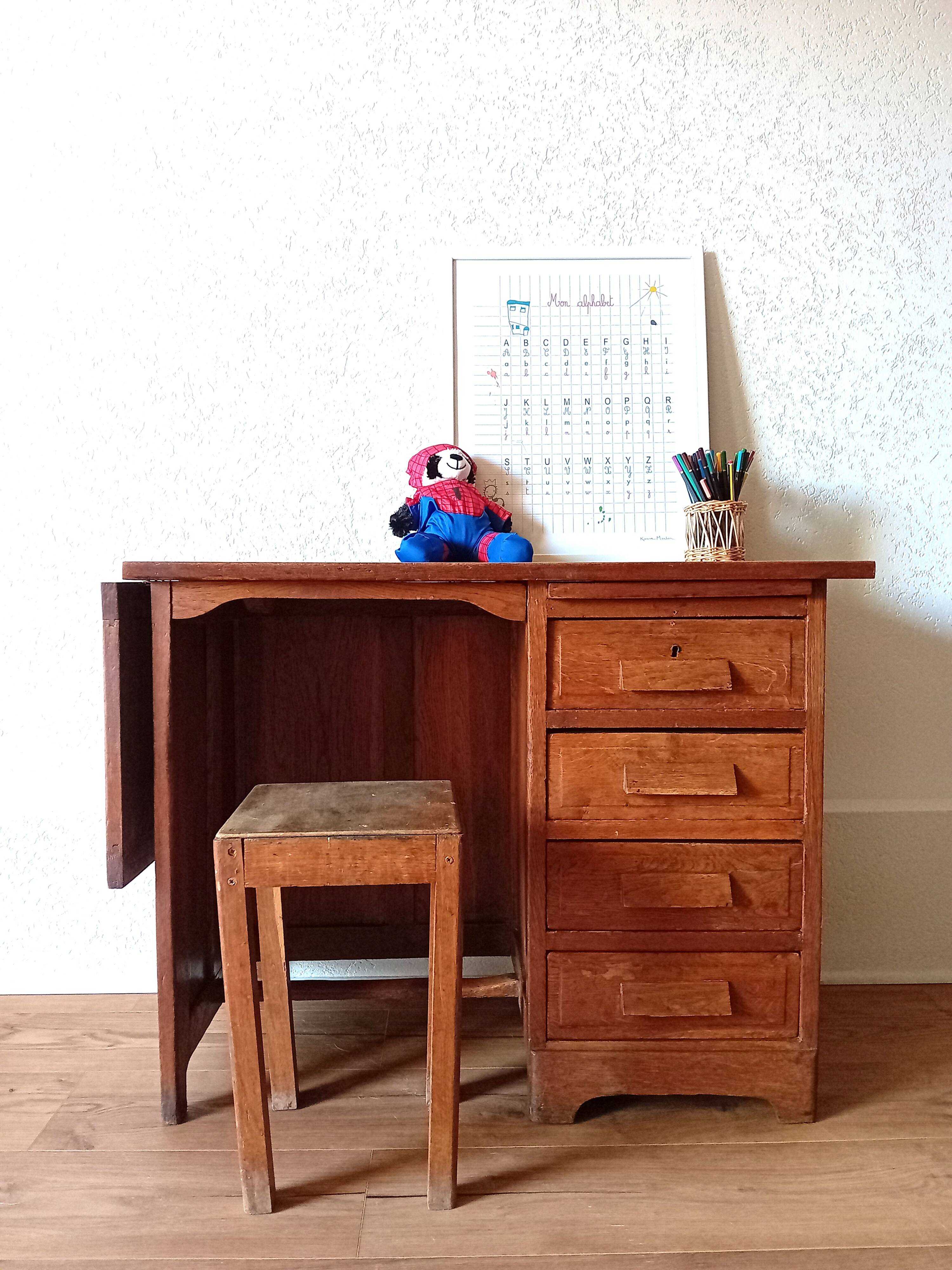 Children's desk