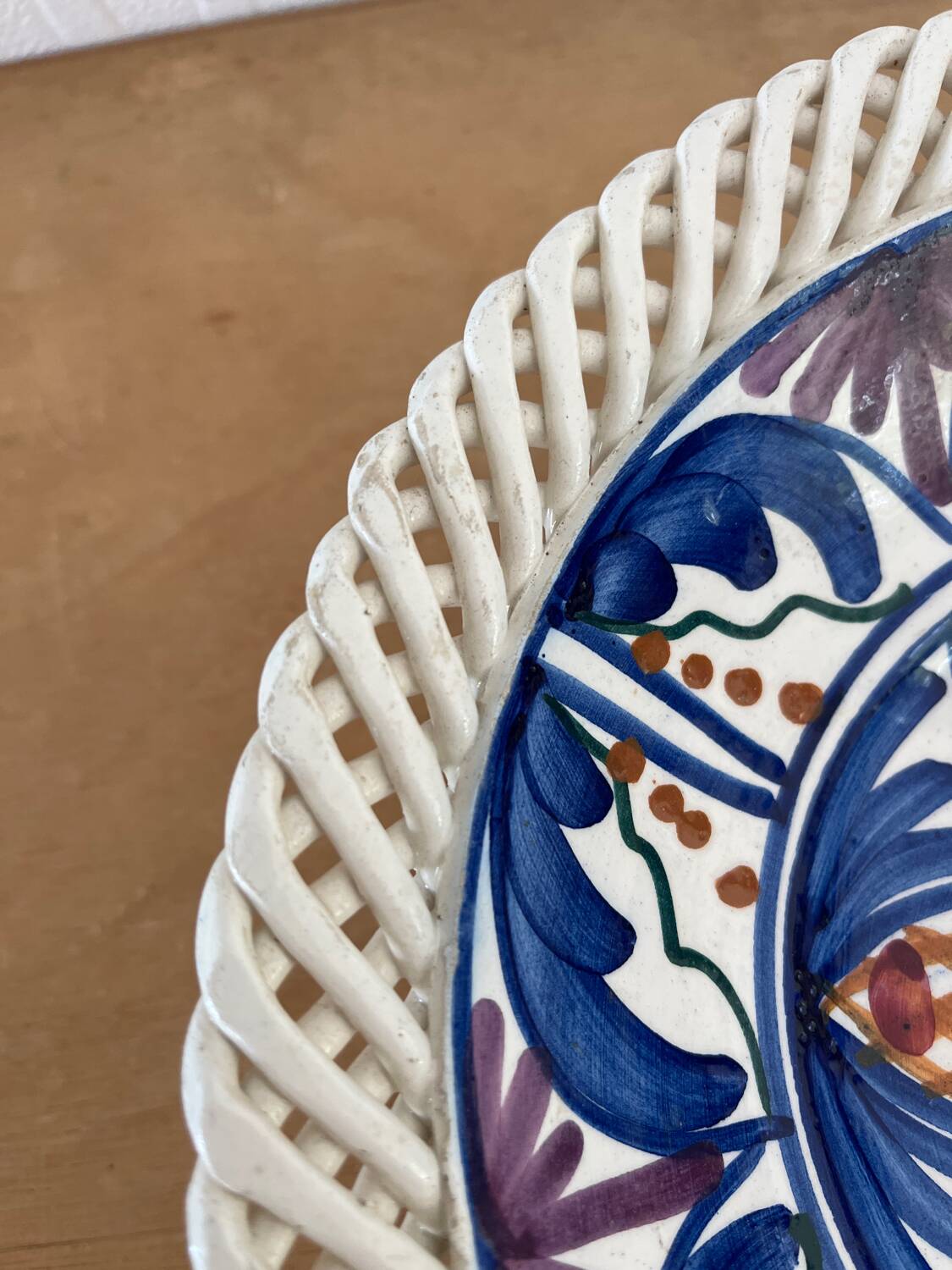 Fruit bowl on foot made in Spain in ceramic