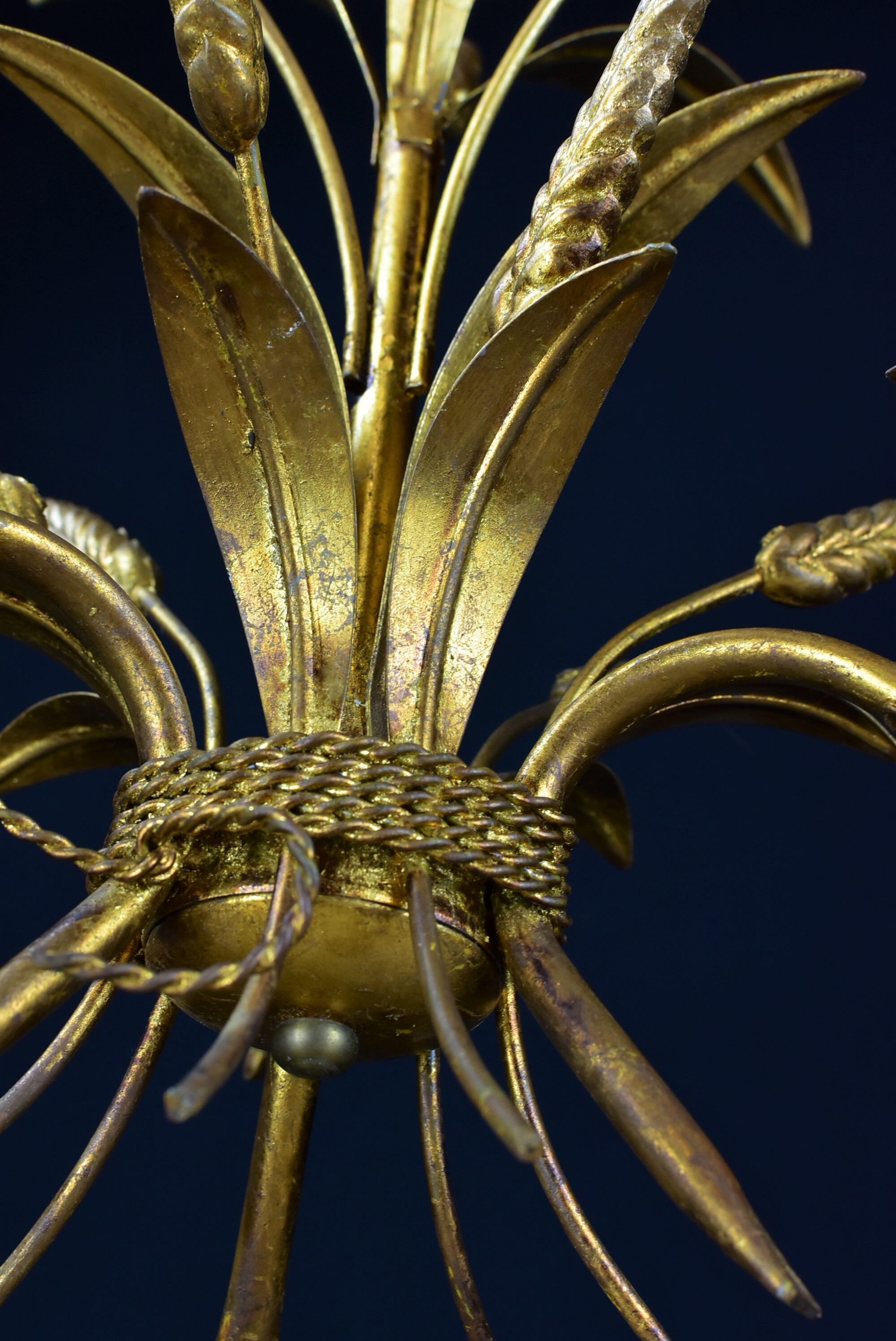 Golden suspension, 3 branches, wheat cob decoration.