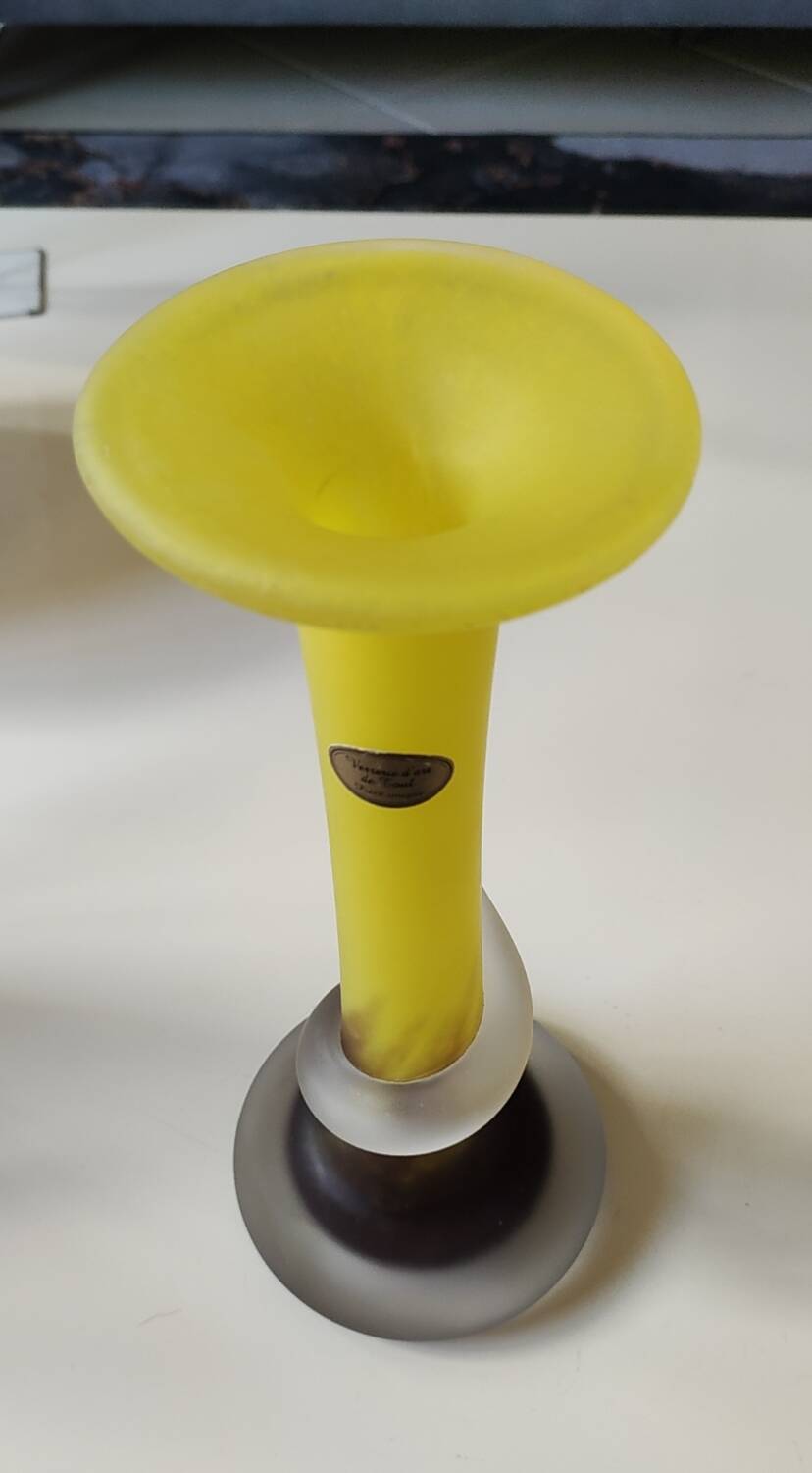 Floral design vase. Signed Verrerie d'Art de Toul. Unique piece, 27 cm