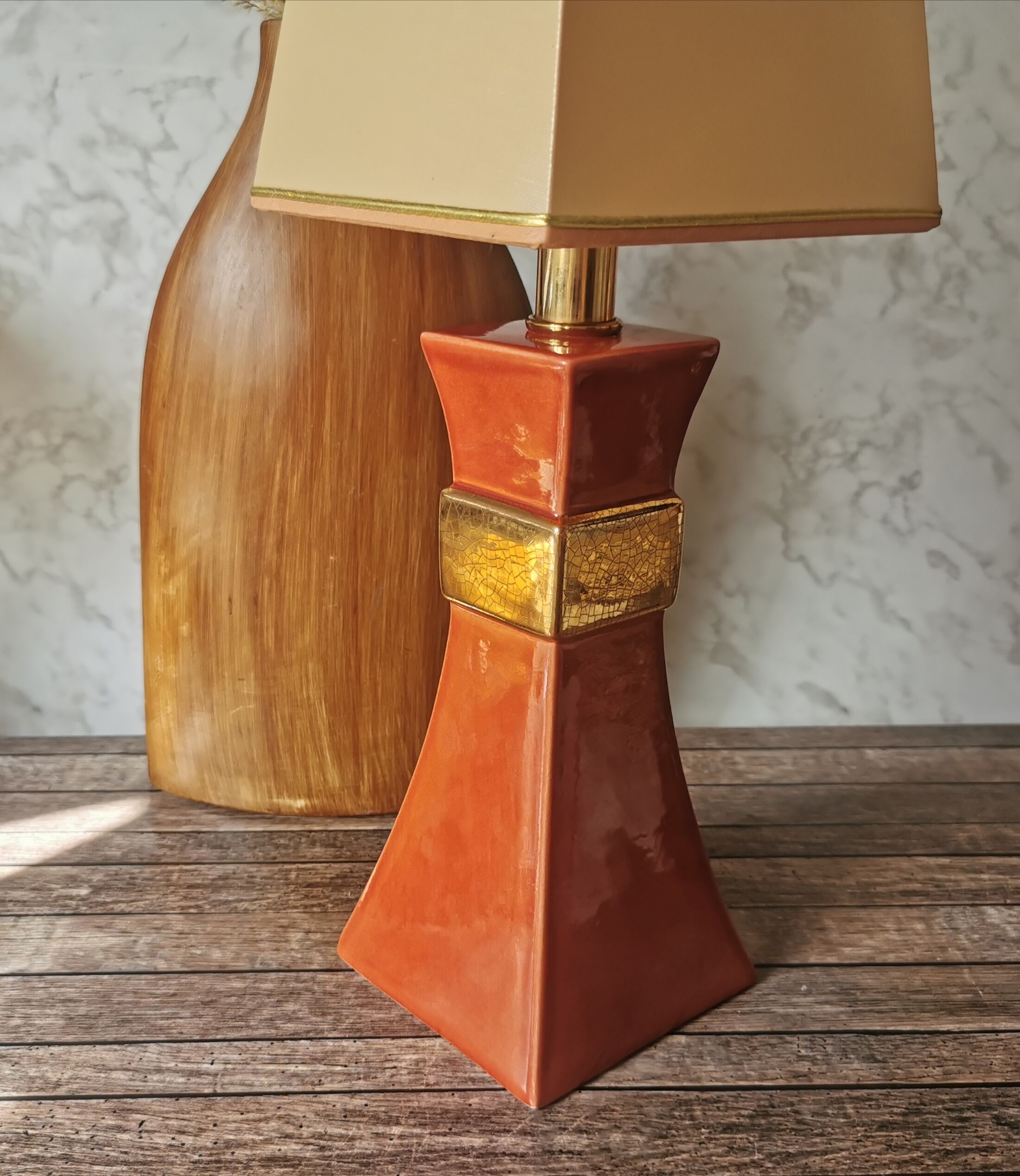 Coral lamp and gold house Le Dauphin