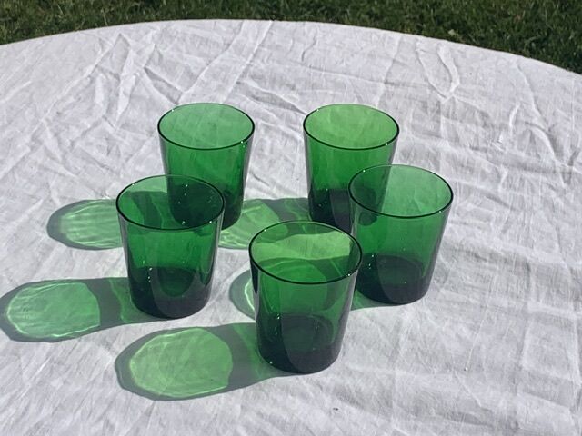 5 glasses in green glass with water or aperitif, made in italy, vintage
