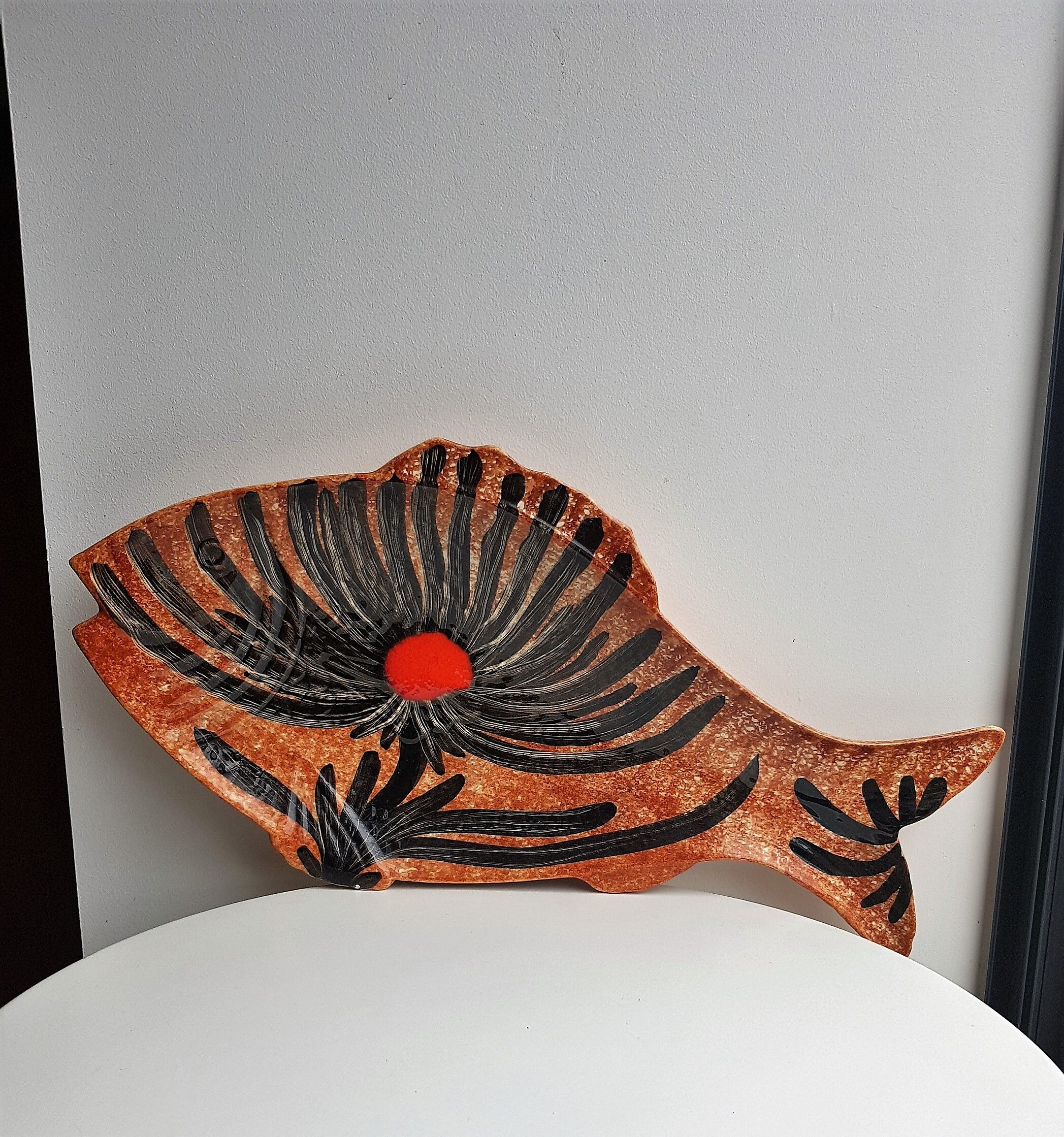 Ceramic dish in the shape of a fish.