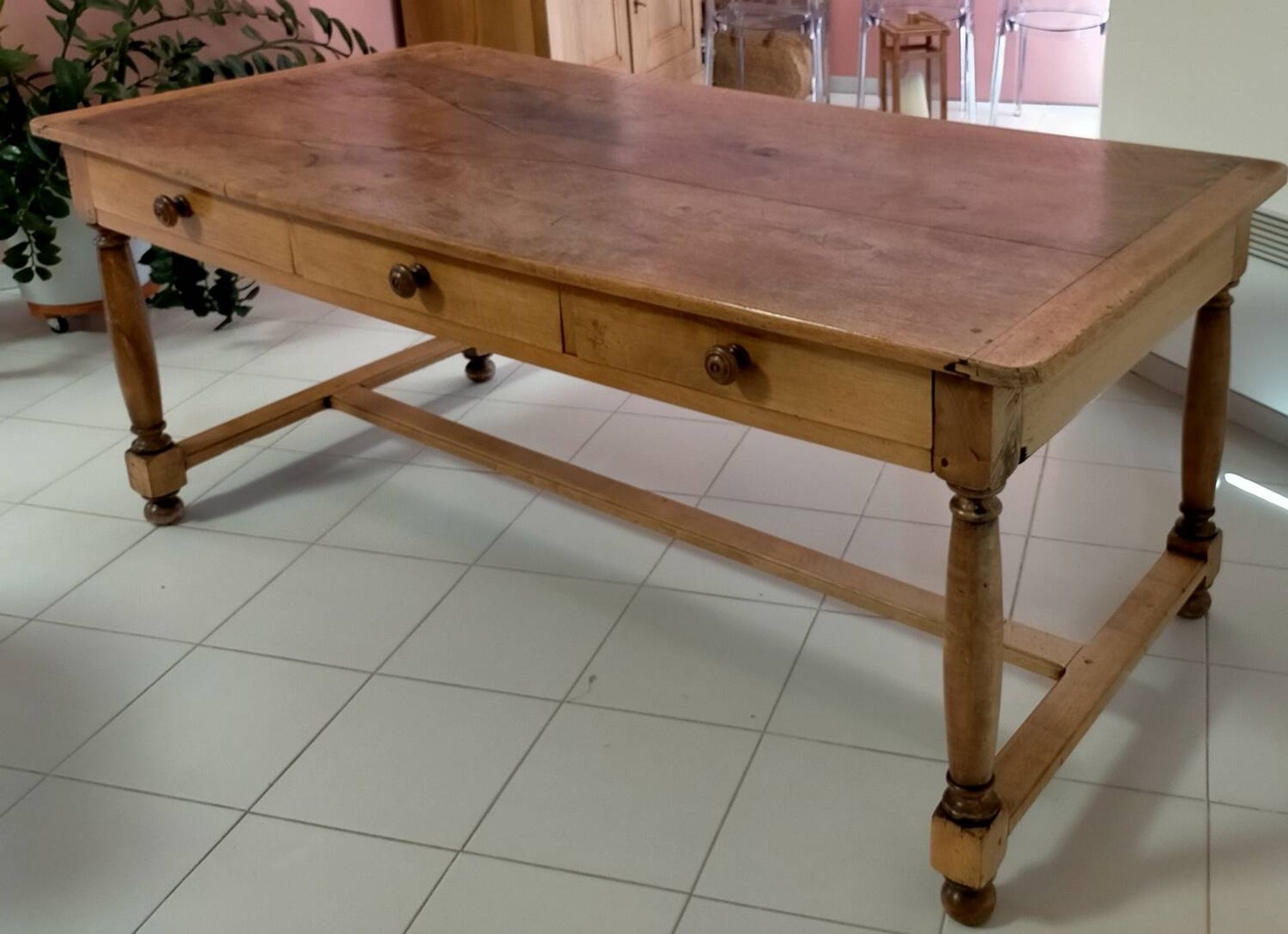 Farm table