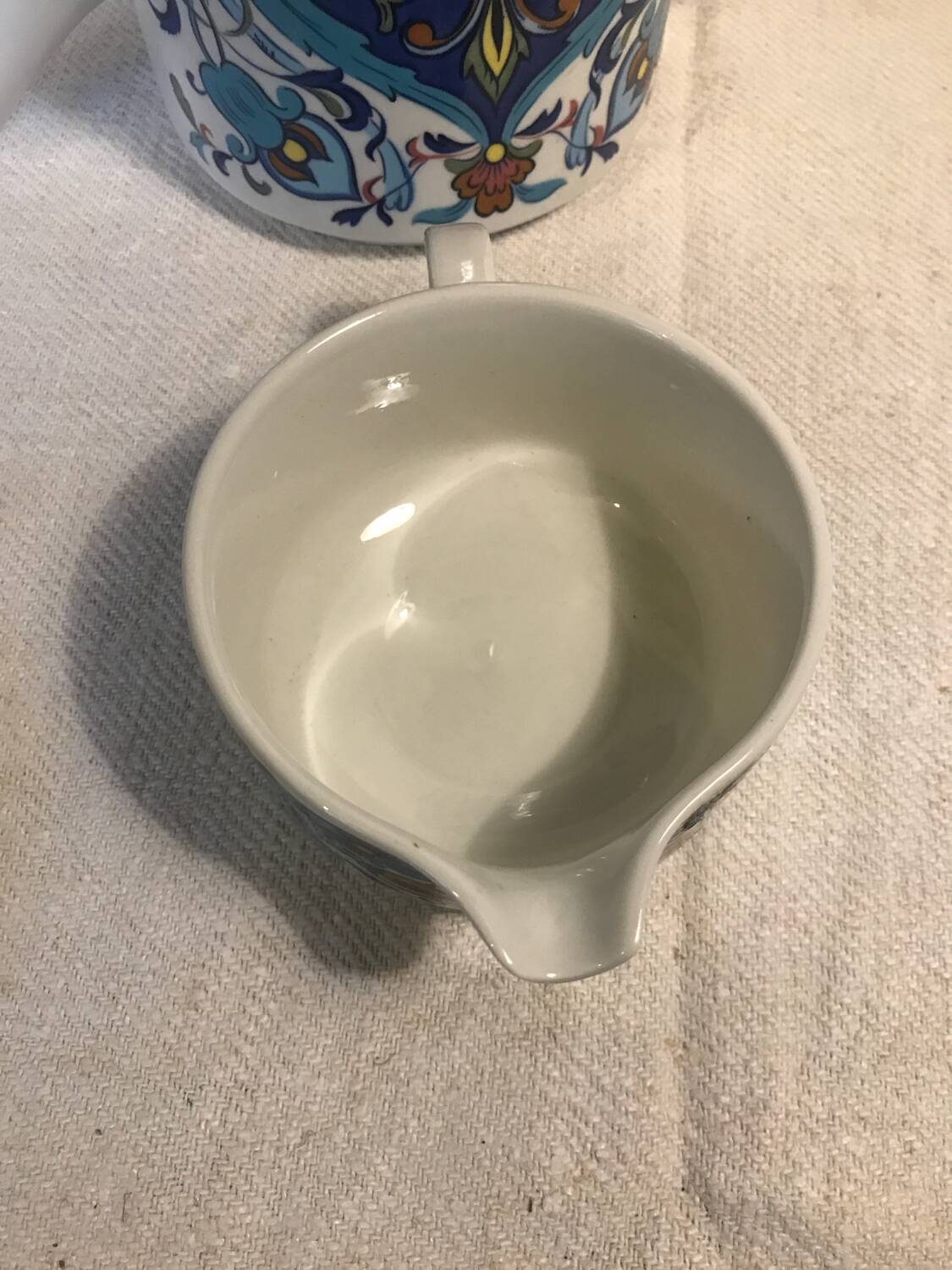 Villeroy & Boch Izmir coffee maker and creamer