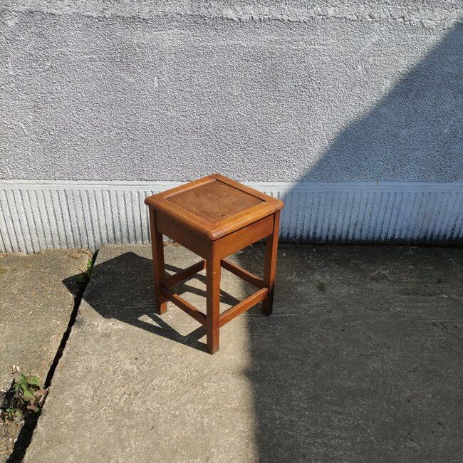 Shoeshine stool, chest stool