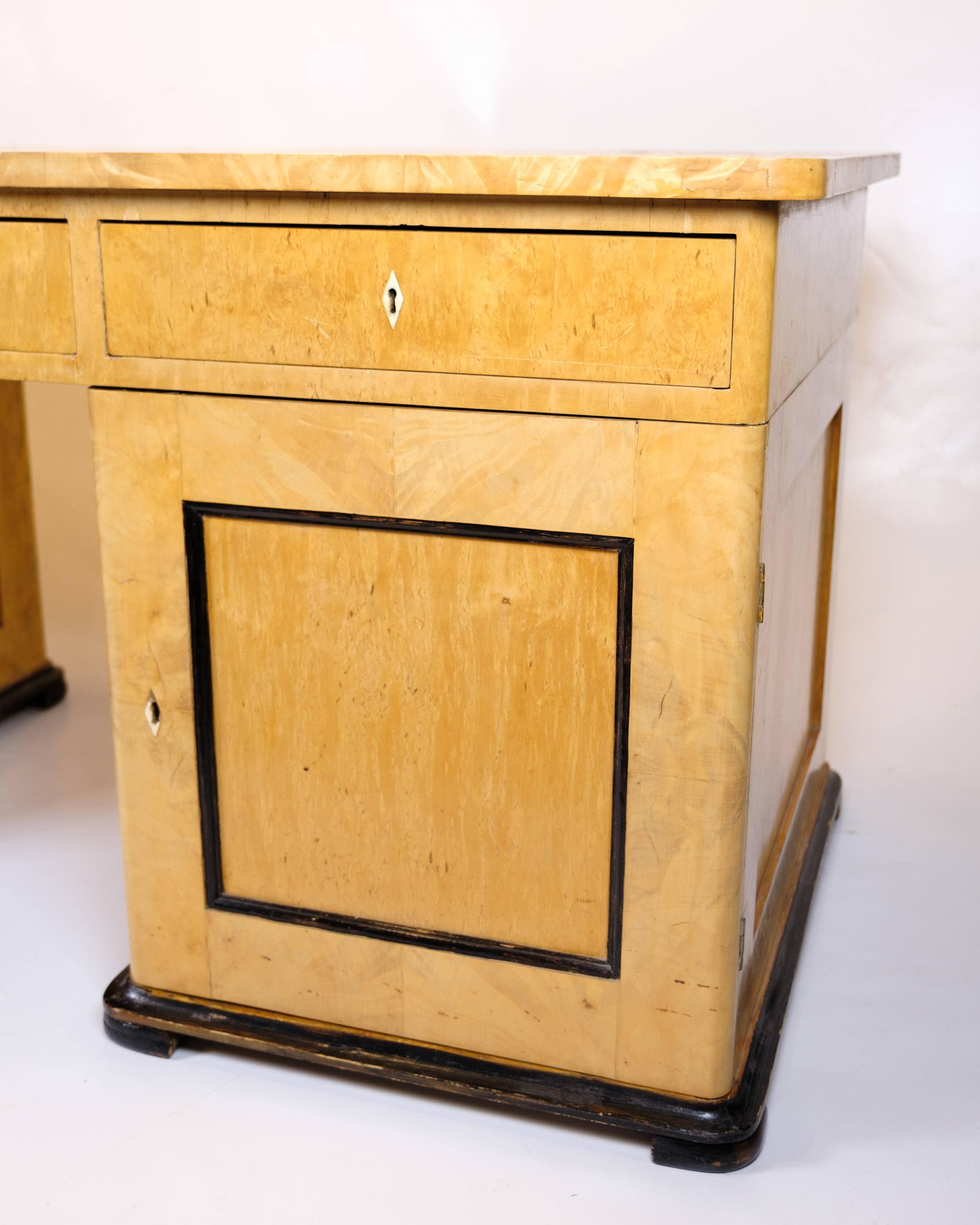 Bureau ancien – bois de bouleau et marqueterie – années 1840