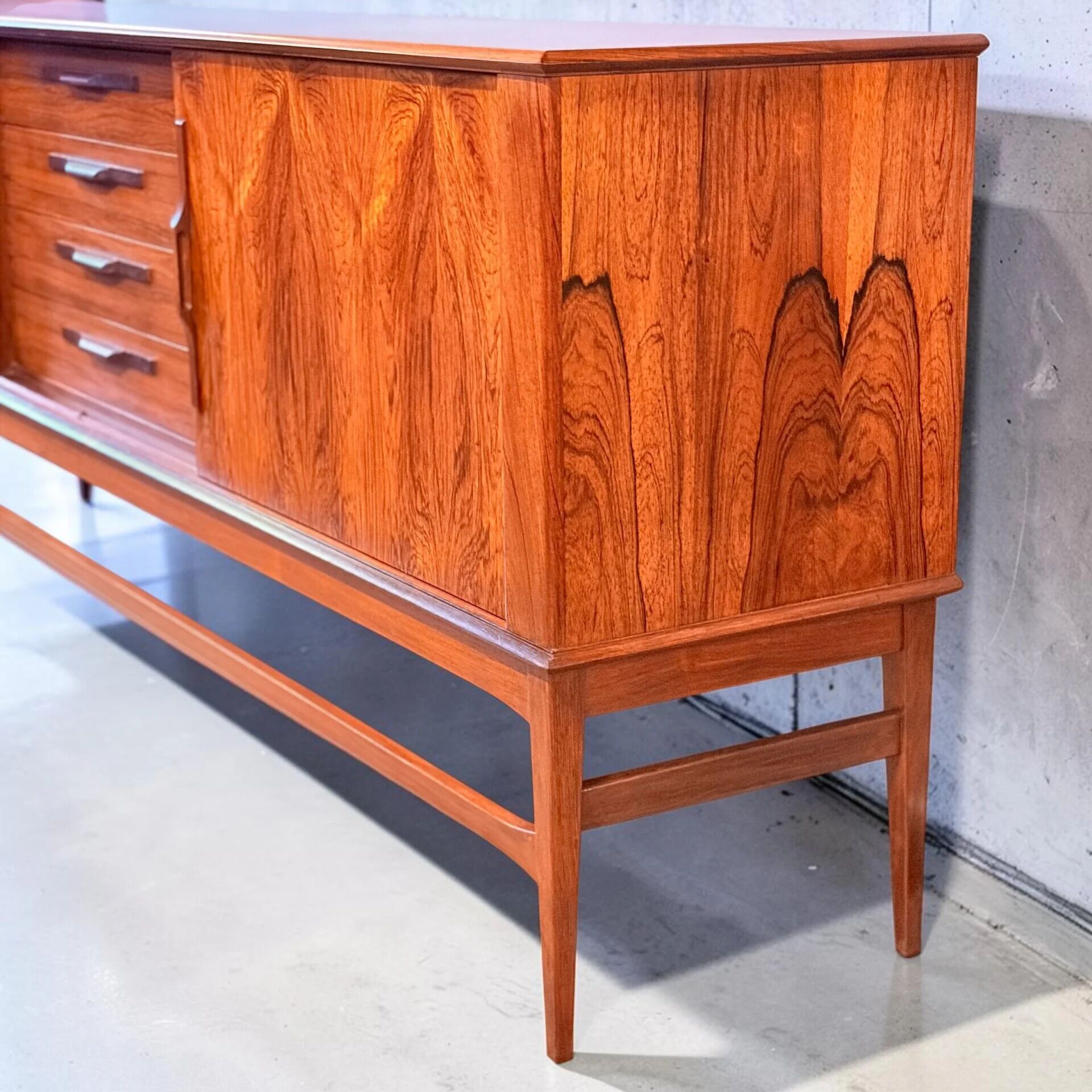 Enfilade en palissandre par Arnø, danois, années 1960.
