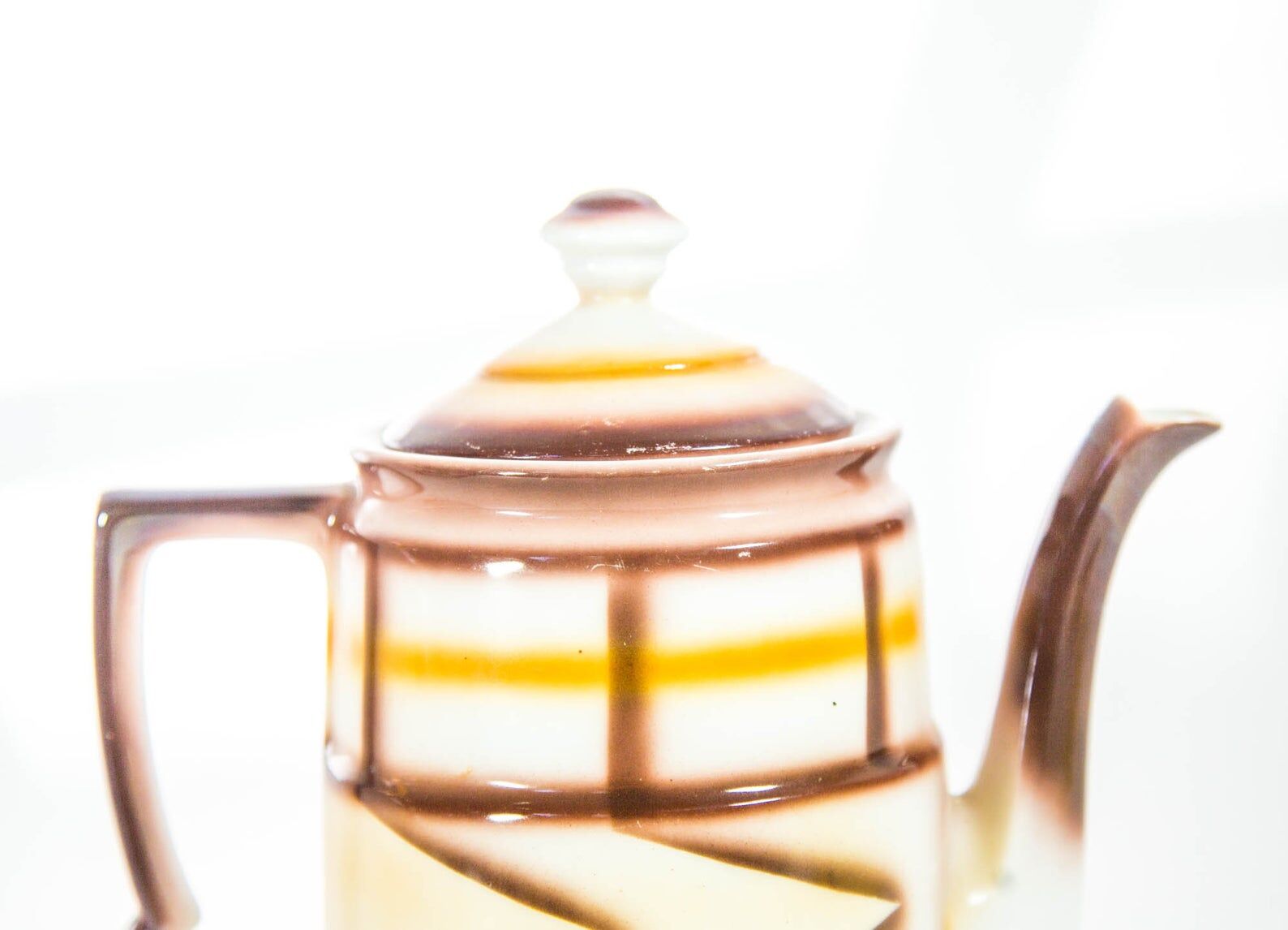 Art deco teapot spritzdekor