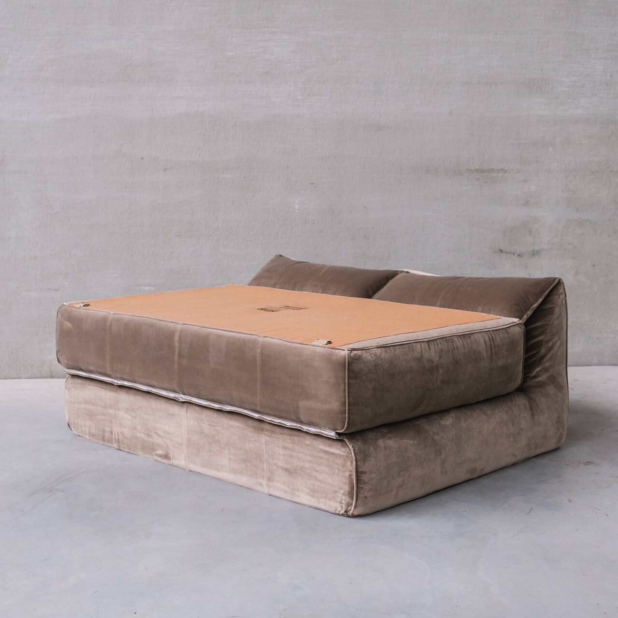 Original Mid-Century Italian Mario Bellini 'Le Bambole' Bed or Day Bed