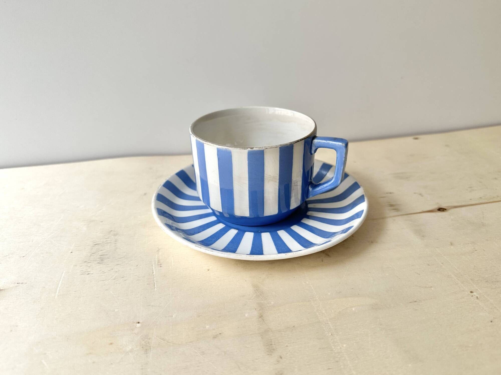 Large cup and saucer fox trott sarreguemines 1930s