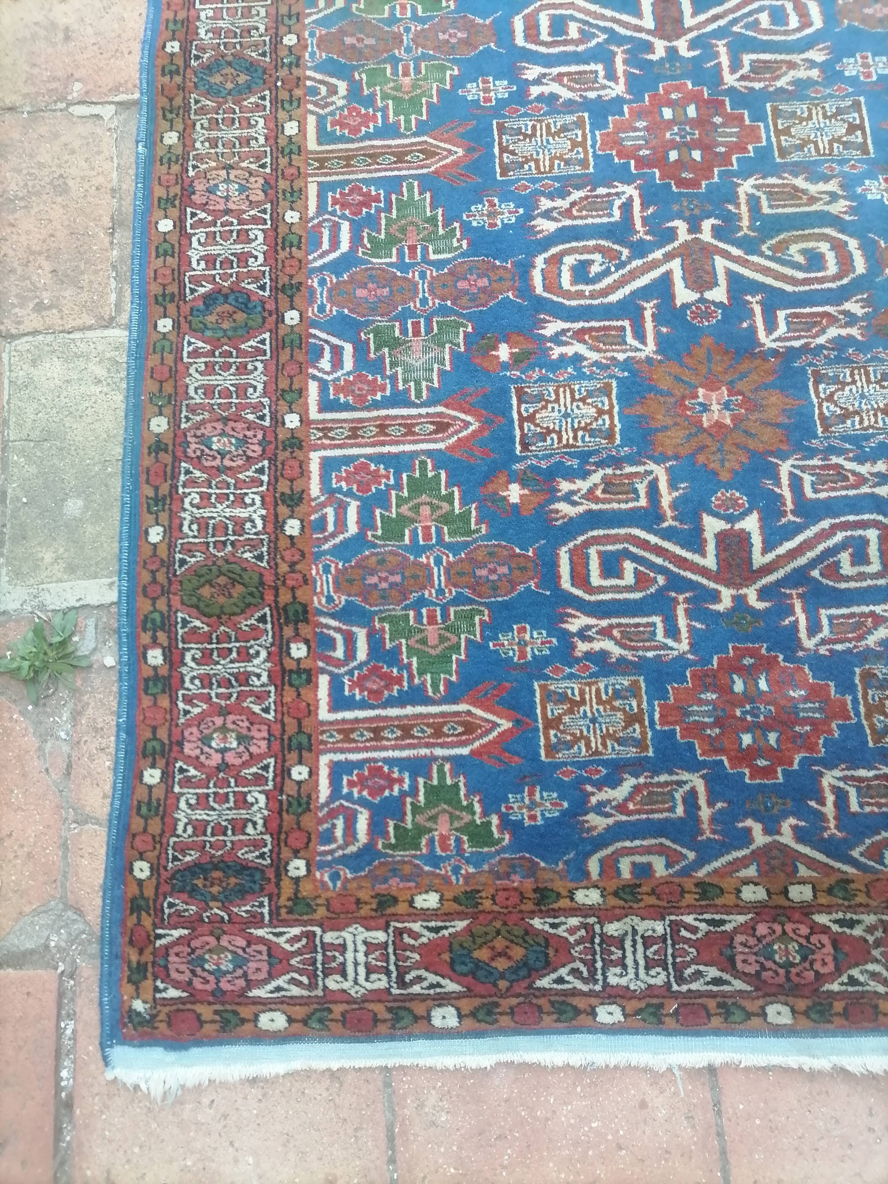 oriental carpet made hands, Persian carpet. 134 x 98cm