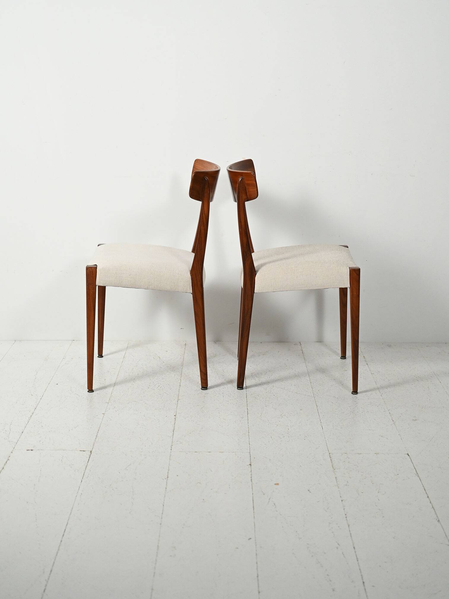 Ensemble de six chaises de salle à manger en teck scandinave, années 1960.