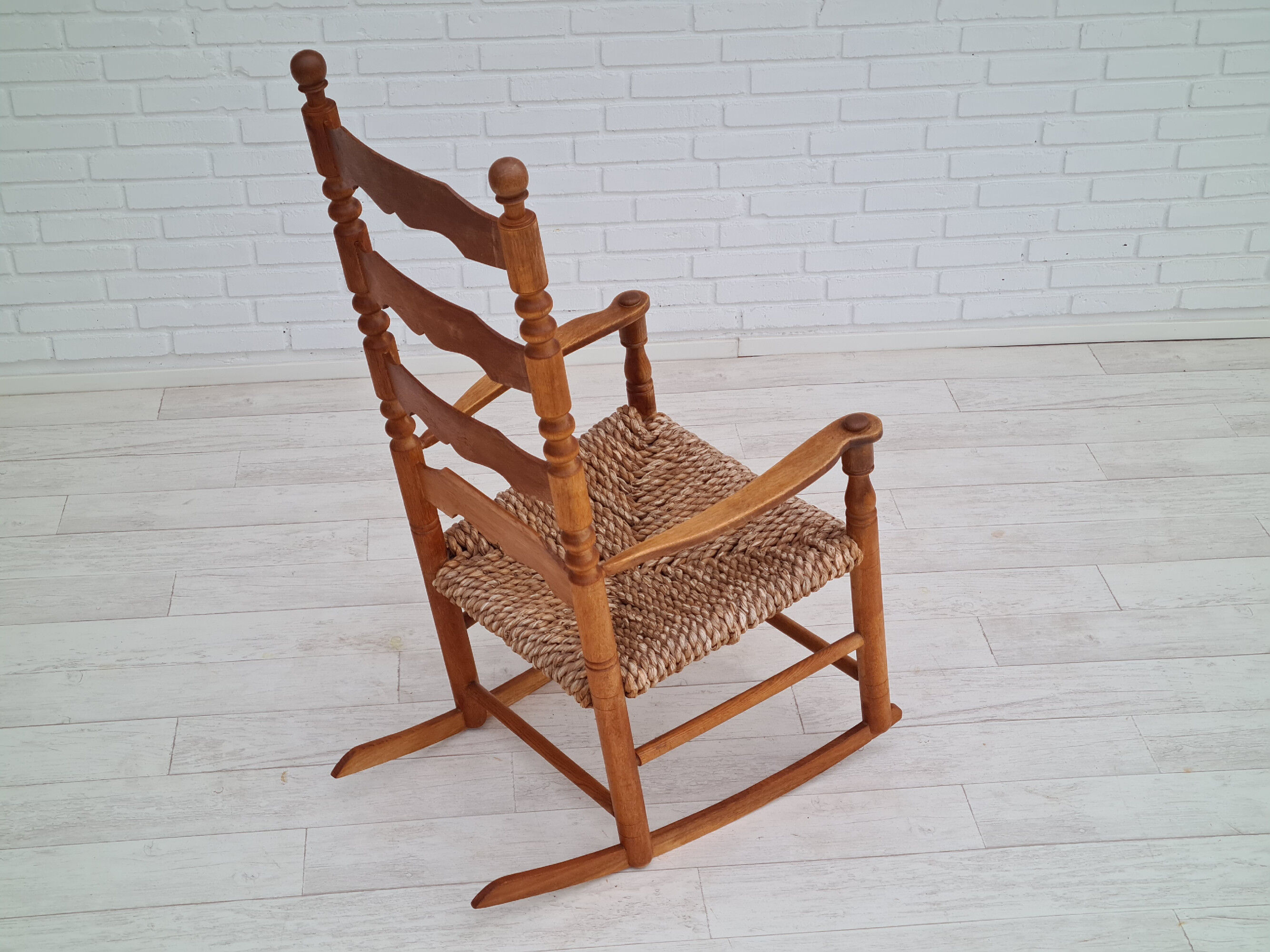 Rocking-chair, oak wood, natural fiber