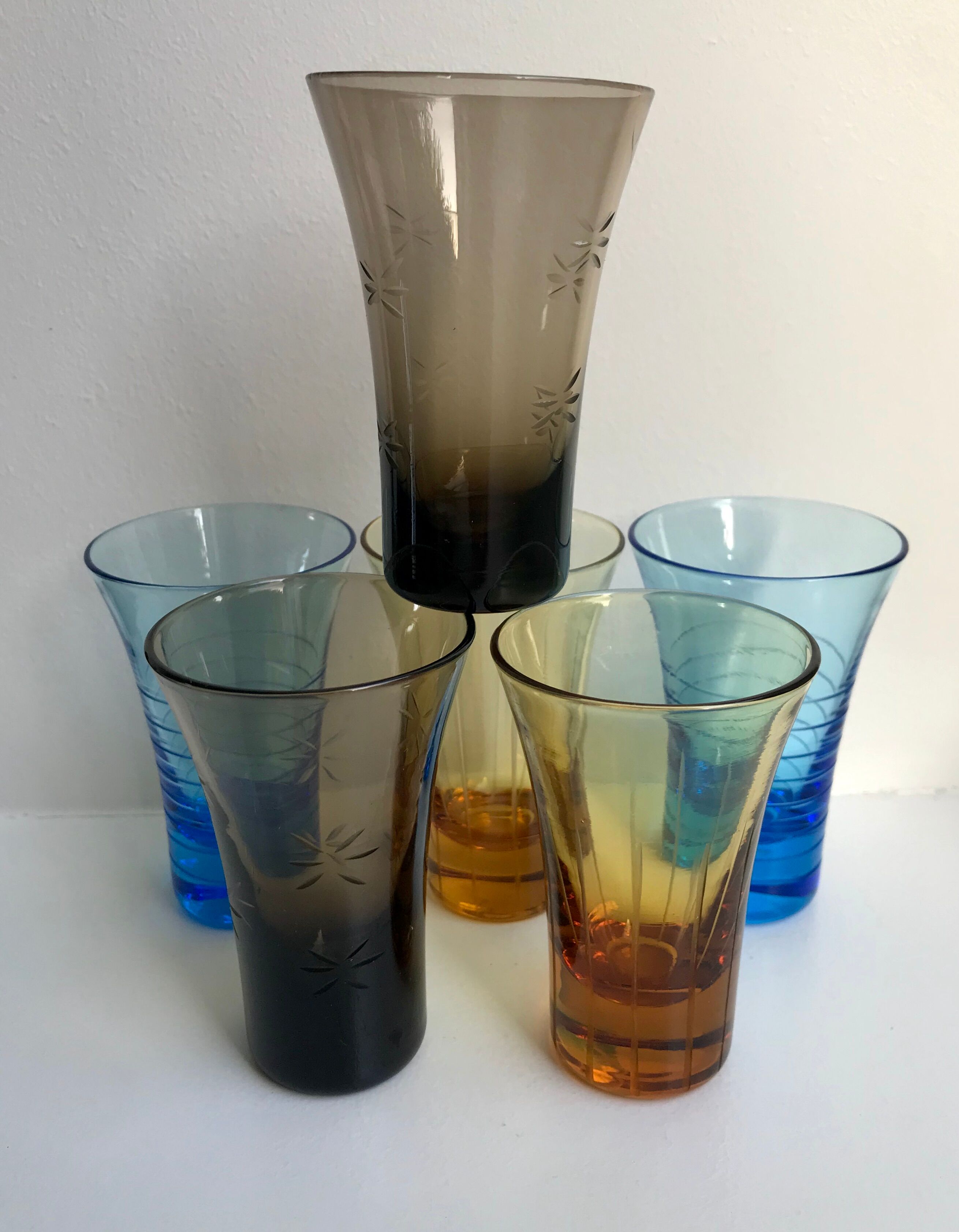 Set of 6 colored and engraved design shot glasses 60s-70s