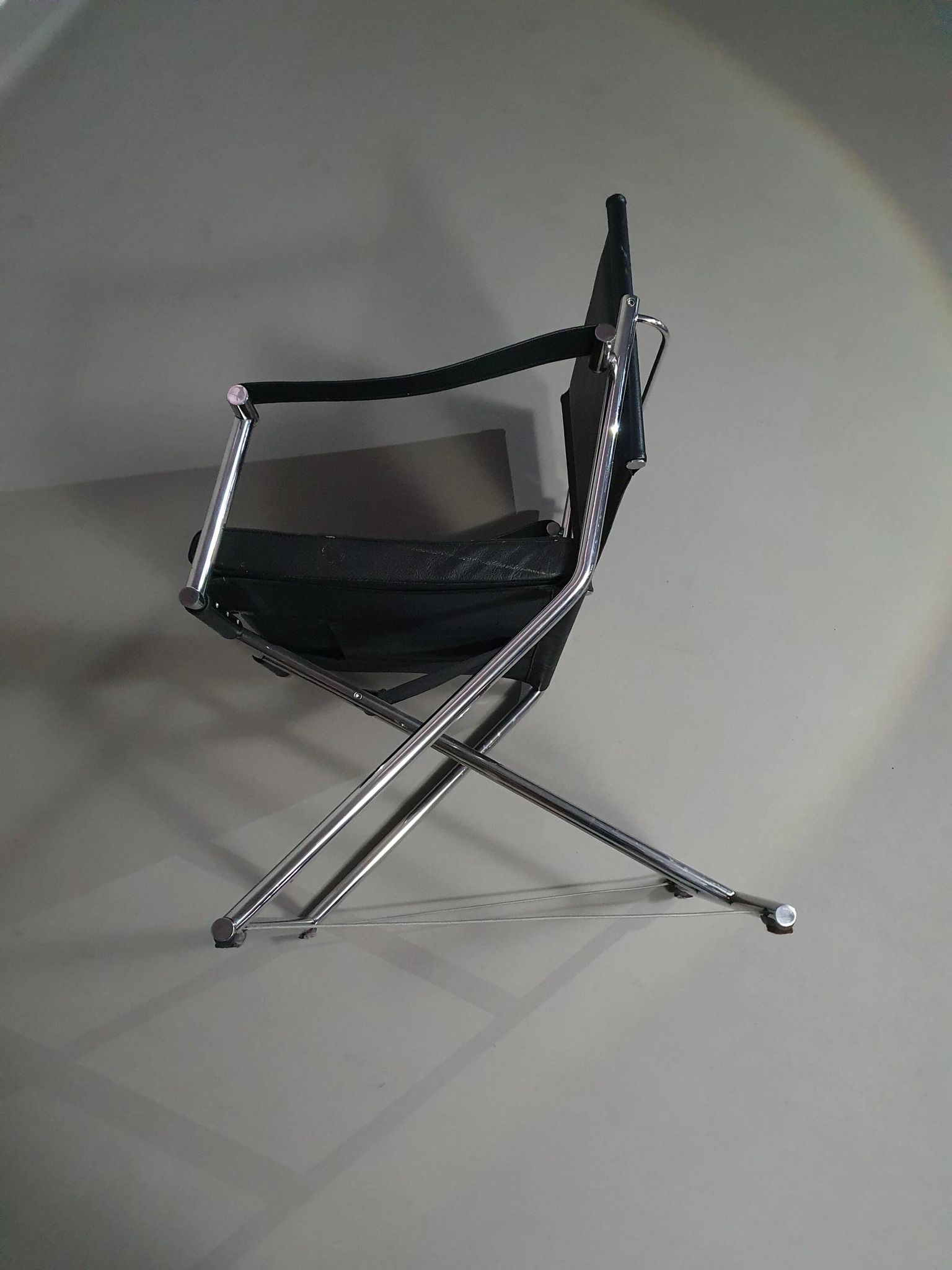 2 chaises pliantes en cuir chromé