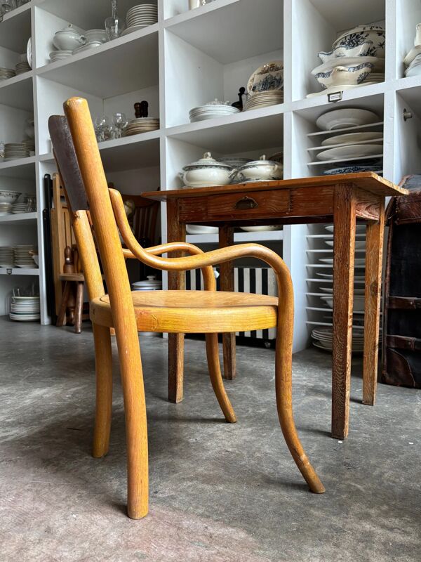 Fauteuil enfant Fischel en bois courbé et bureau 1 tiroir