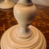 paire de lampes de chevet bois tourné peint creme et liseret chocolat 53x30