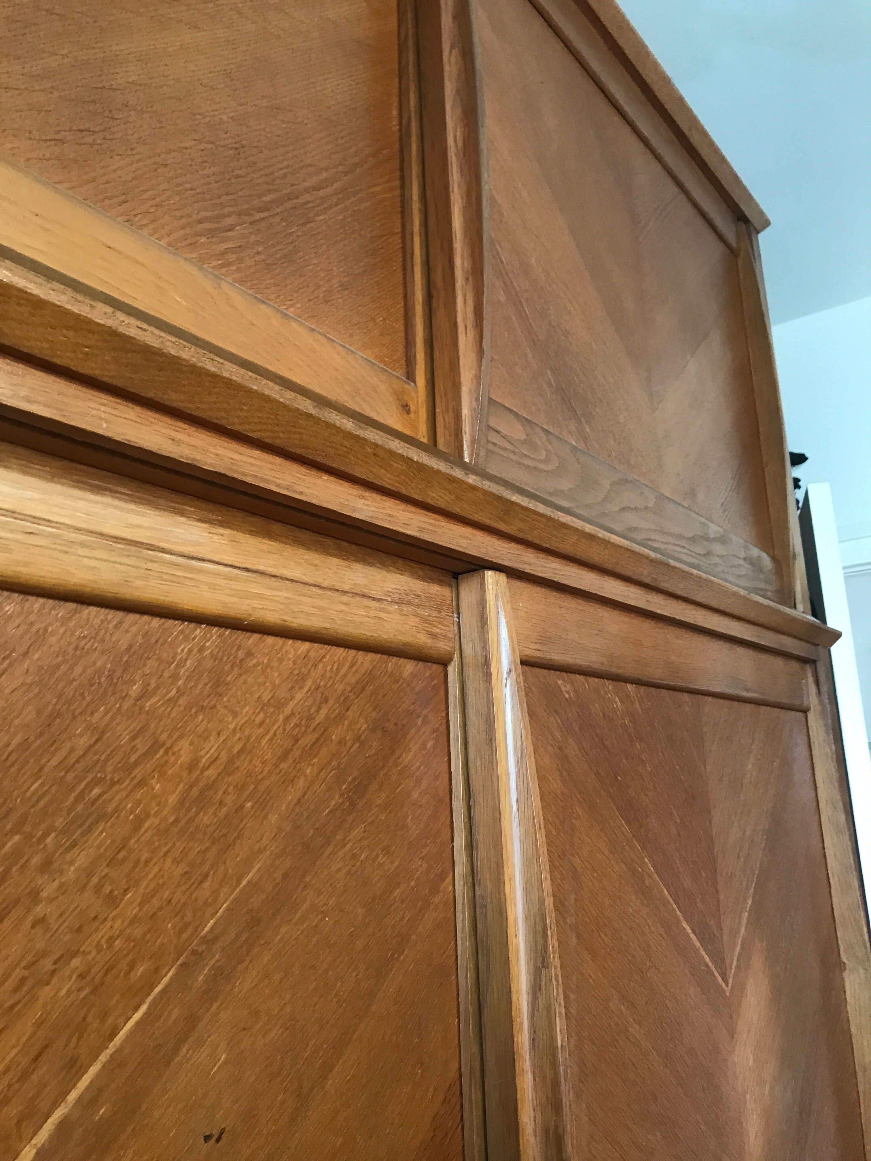 Armoire portes coulilssantes vintage des années 50 circa 1950 1960 style prouvé perriand moderniste