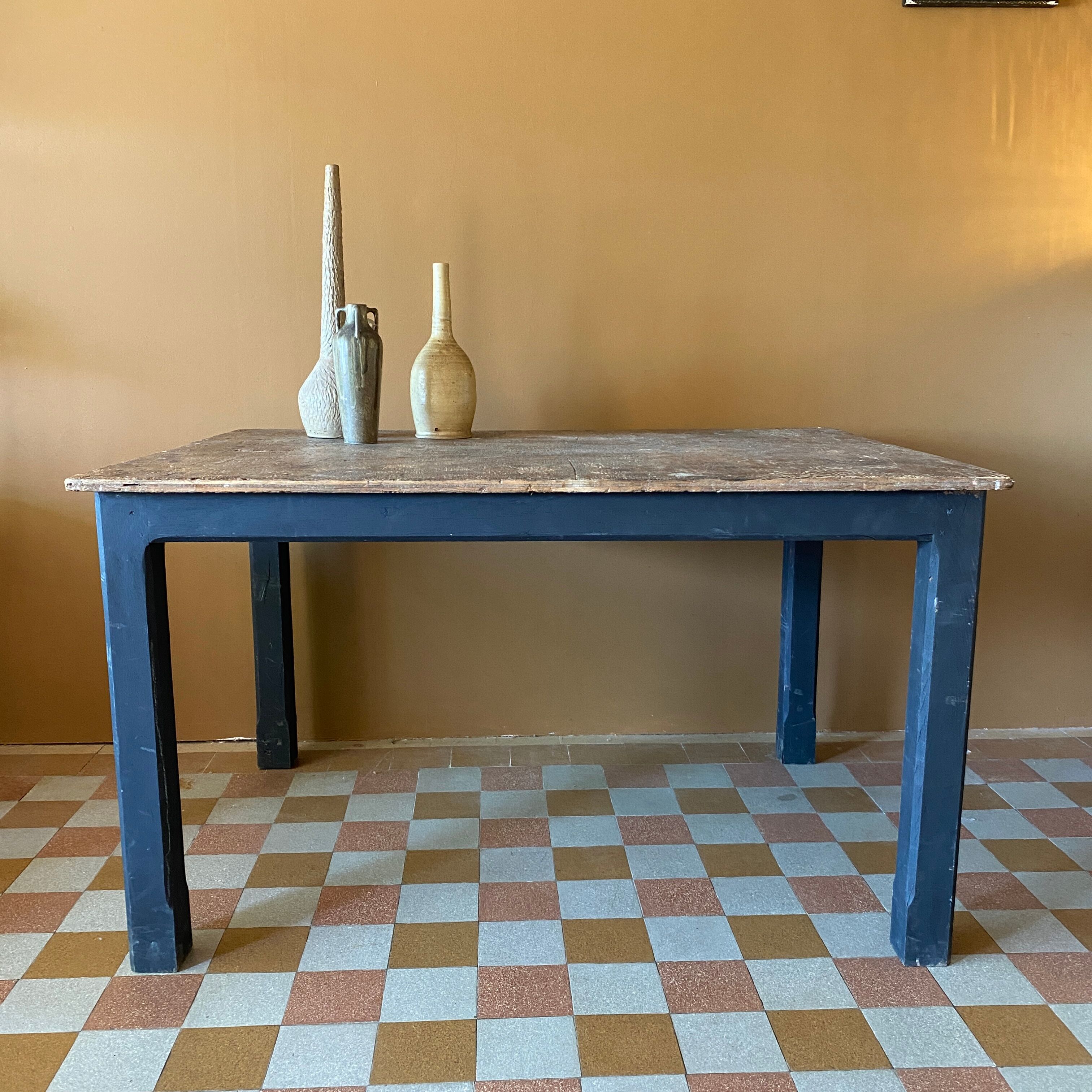 Table with black legs