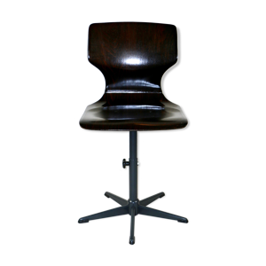 chaise en noyer incurvée,